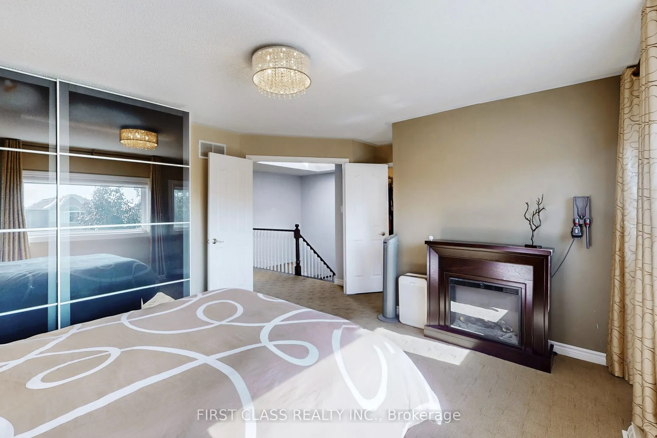 5244 Floral Hill Crescent