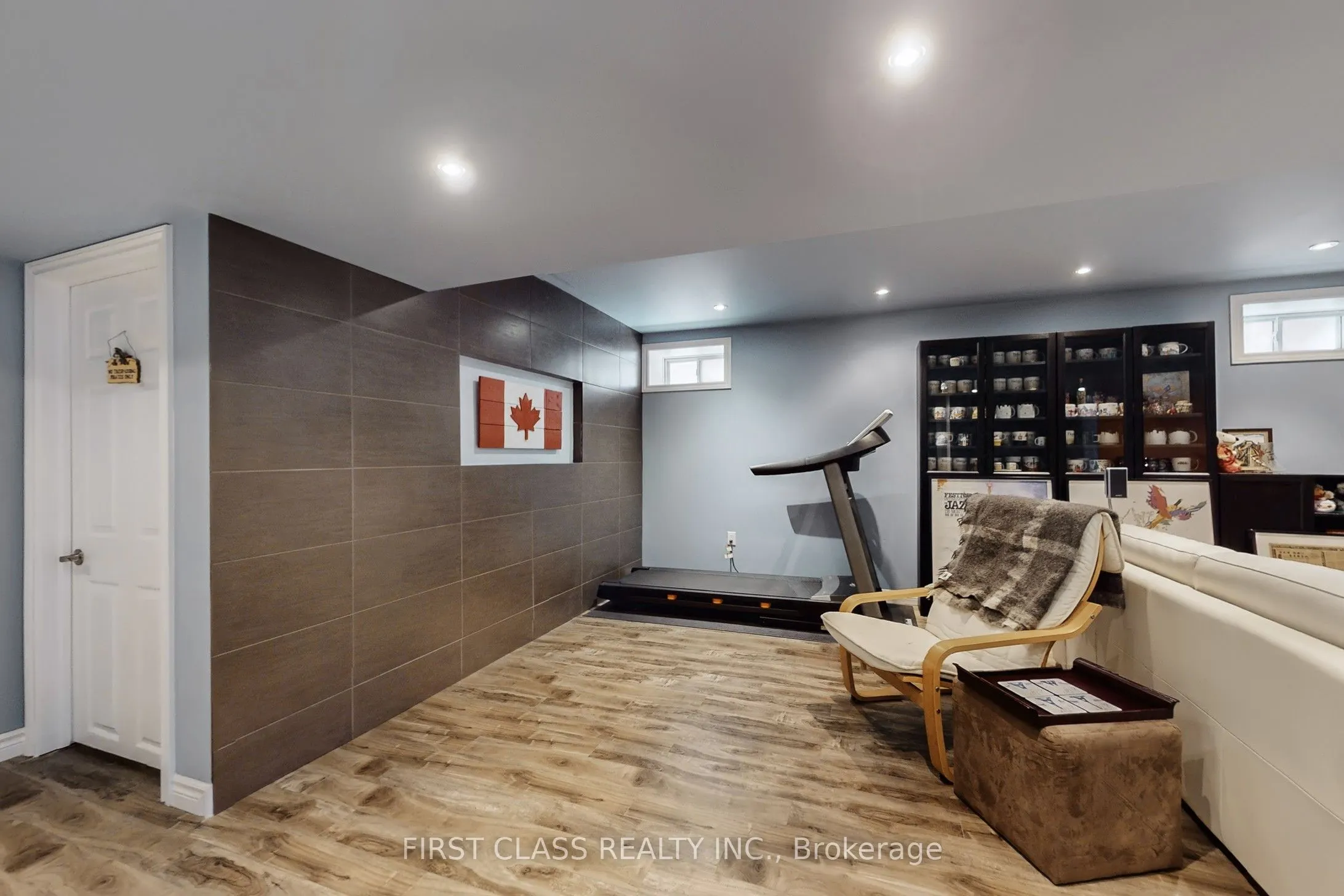 5244 Floral Hill Crescent
