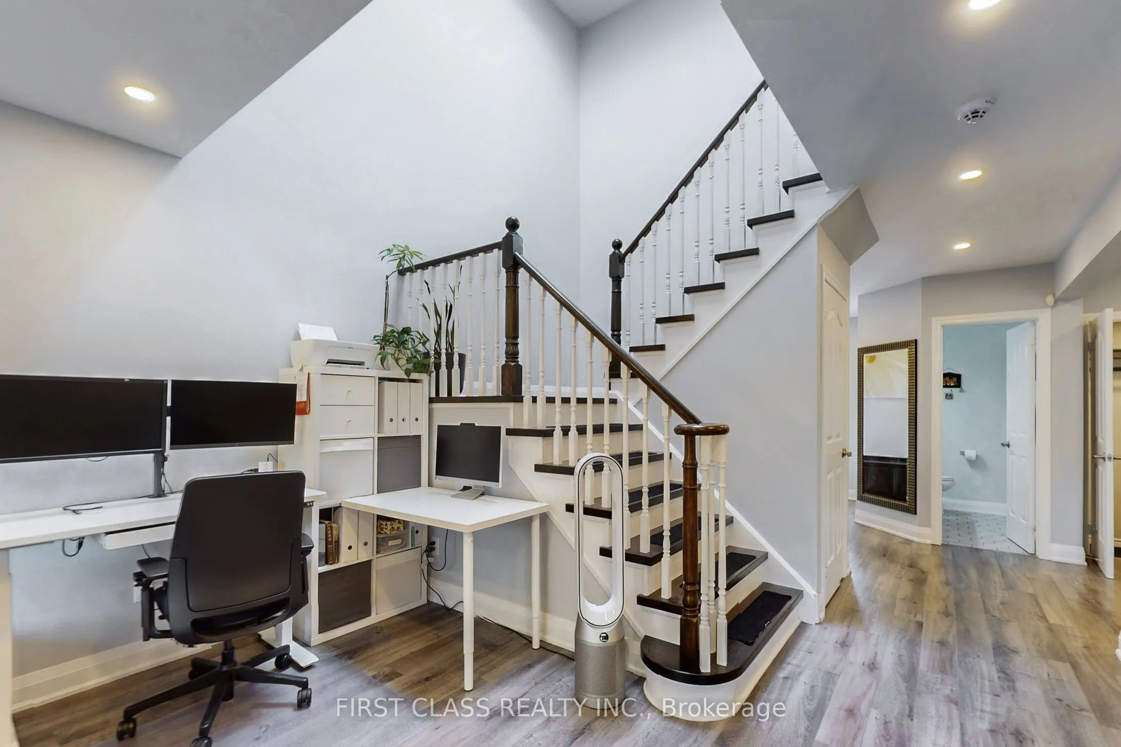 5244 Floral Hill Crescent