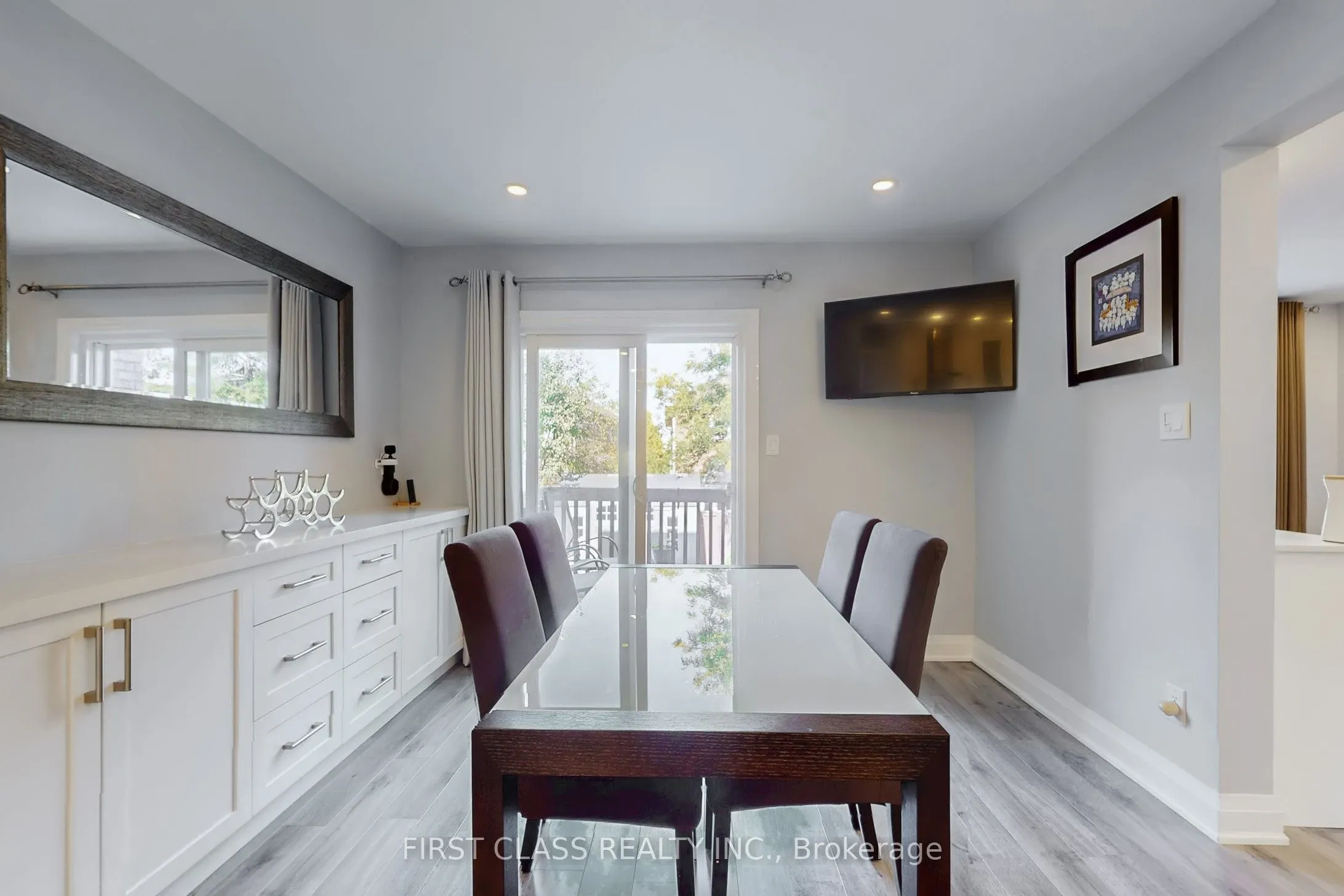 5244 Floral Hill Crescent