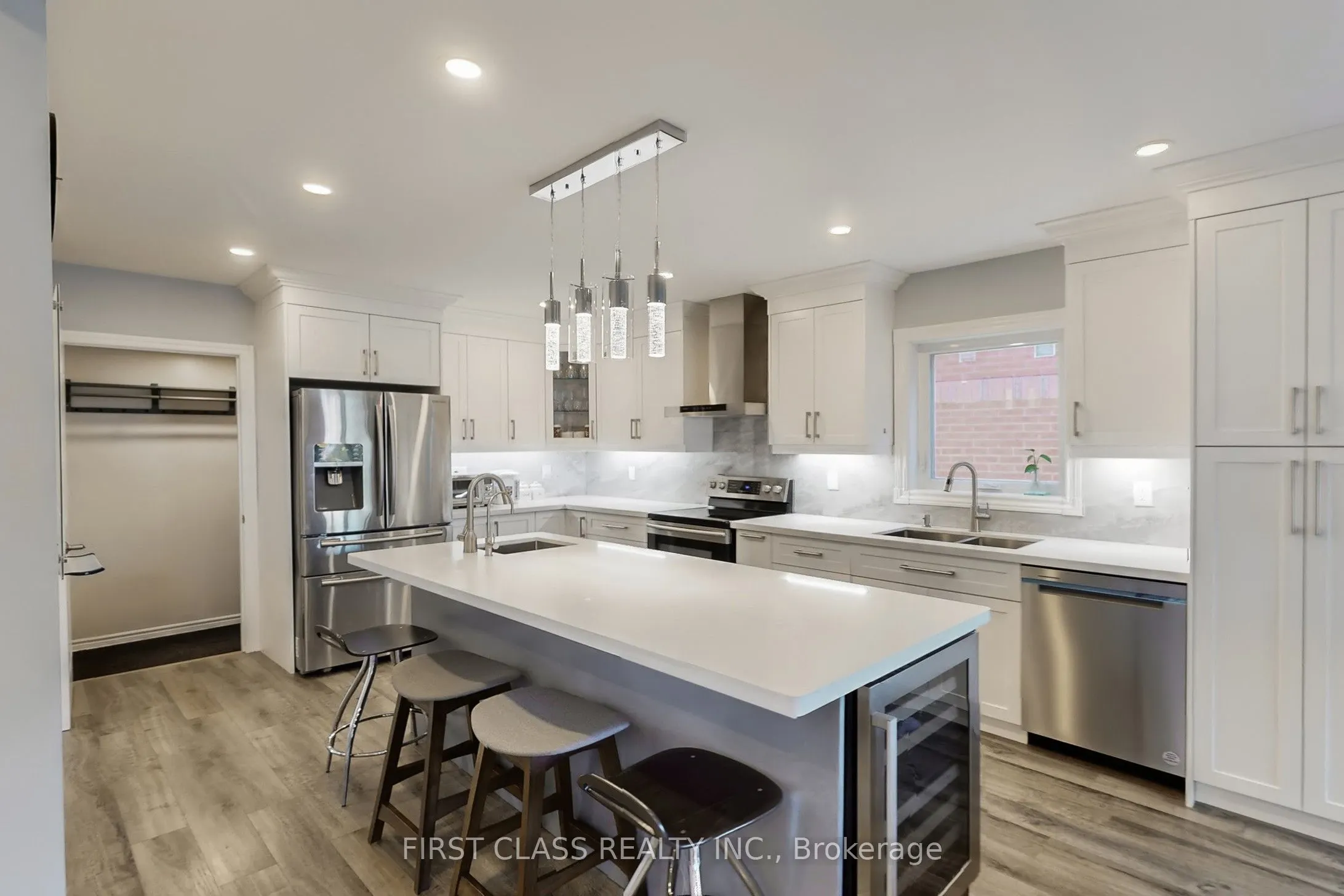 5244 Floral Hill Crescent