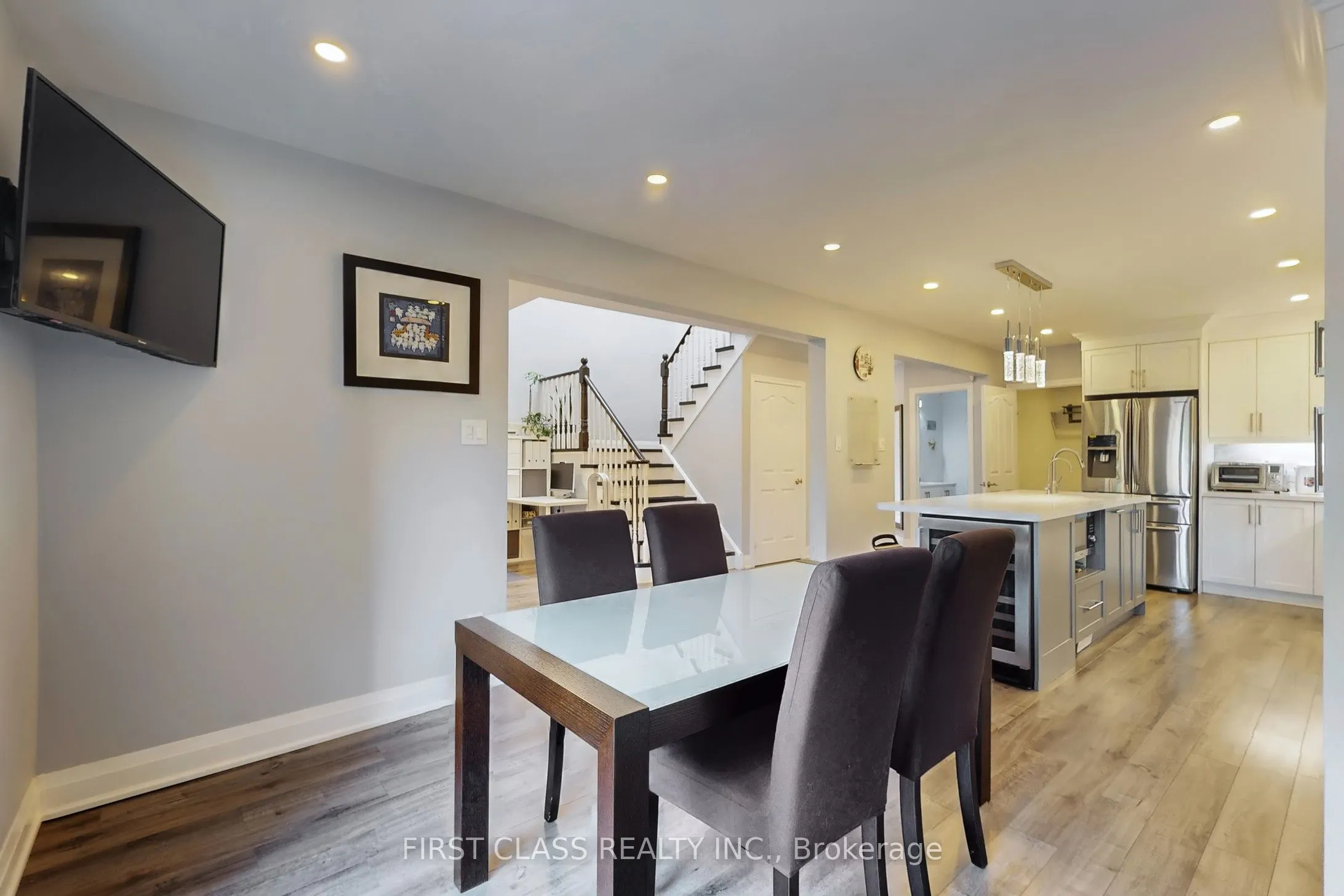 5244 Floral Hill Crescent