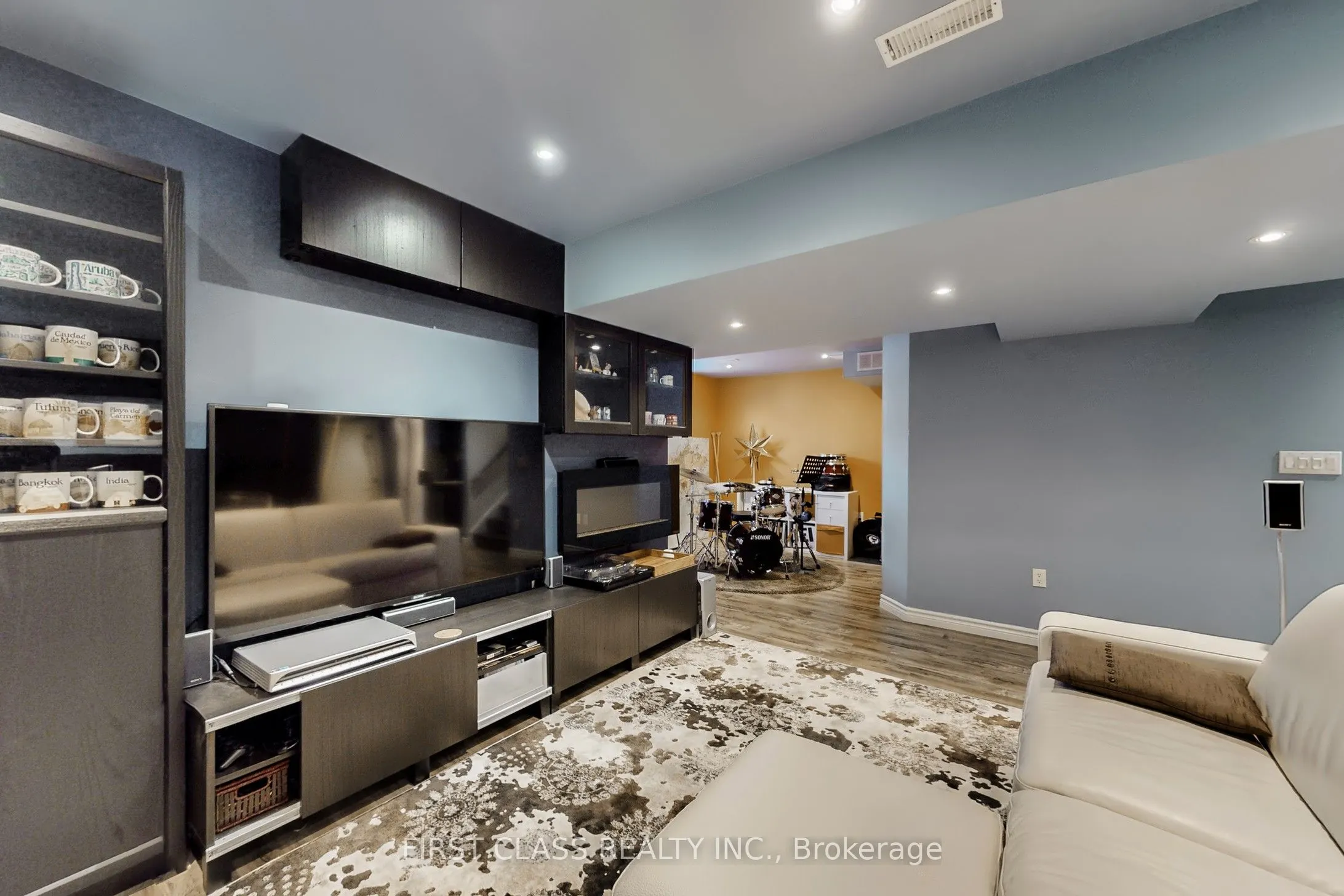 5244 Floral Hill Crescent