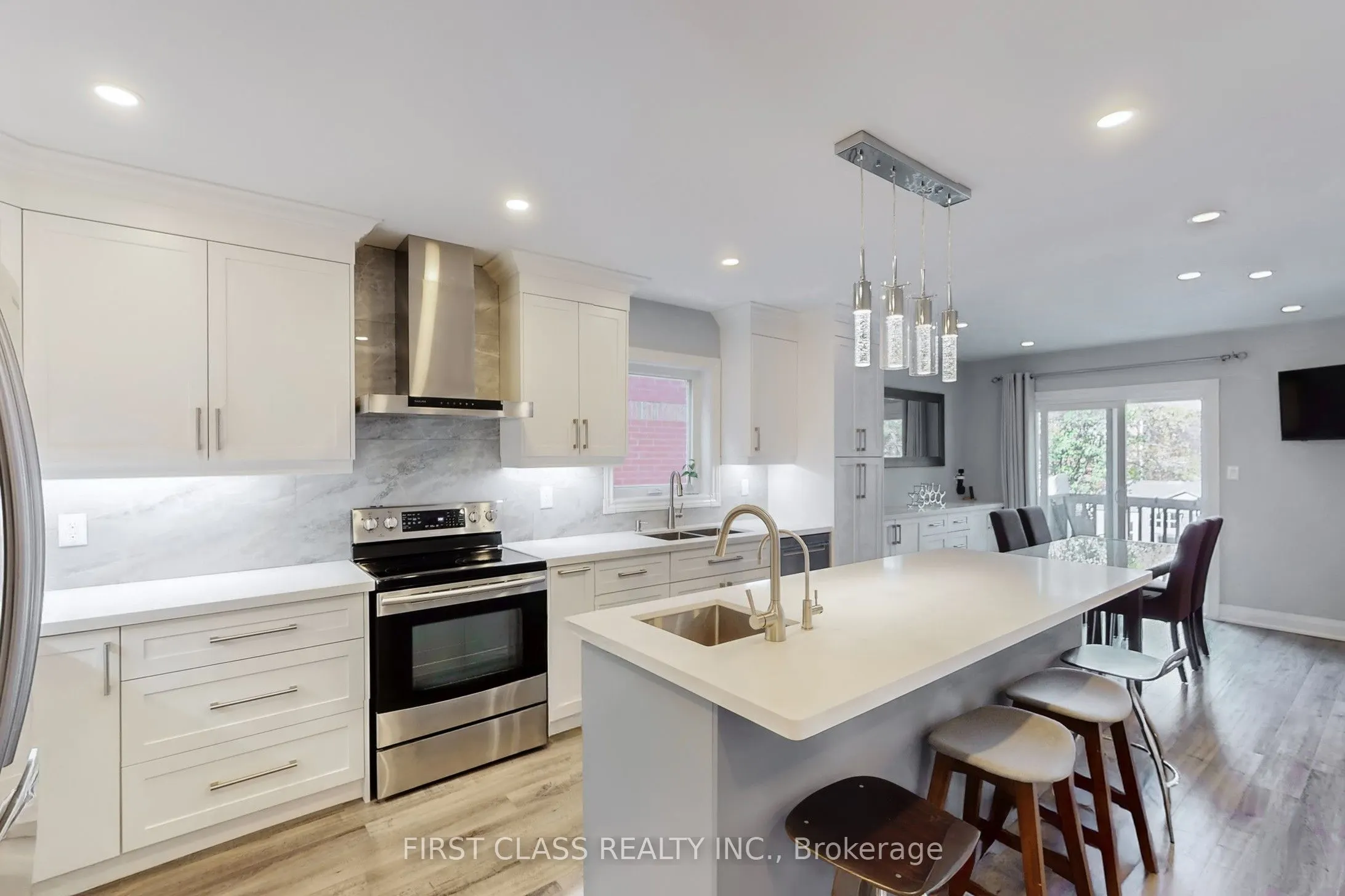 5244 Floral Hill Crescent
