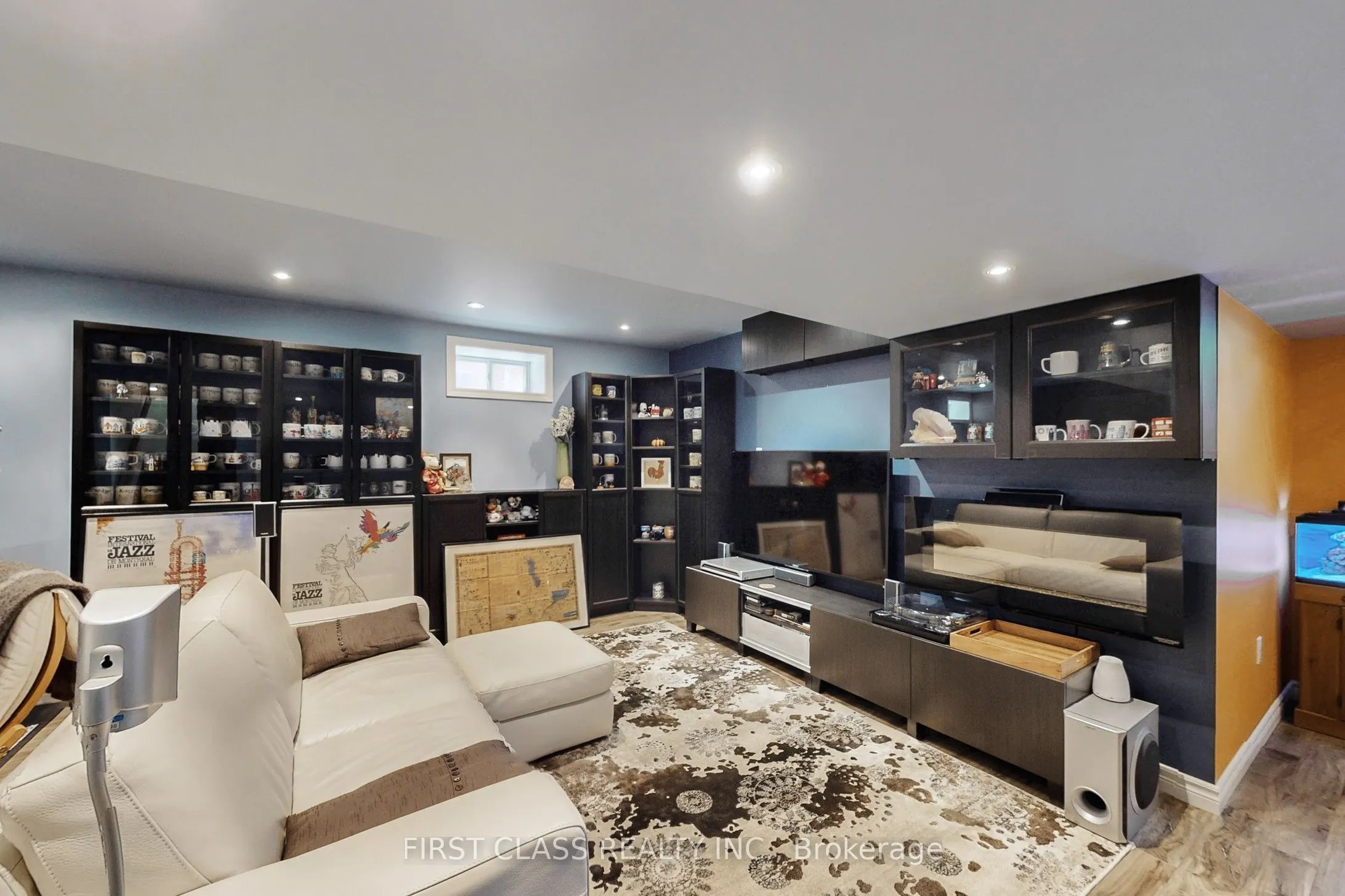 5244 Floral Hill Crescent