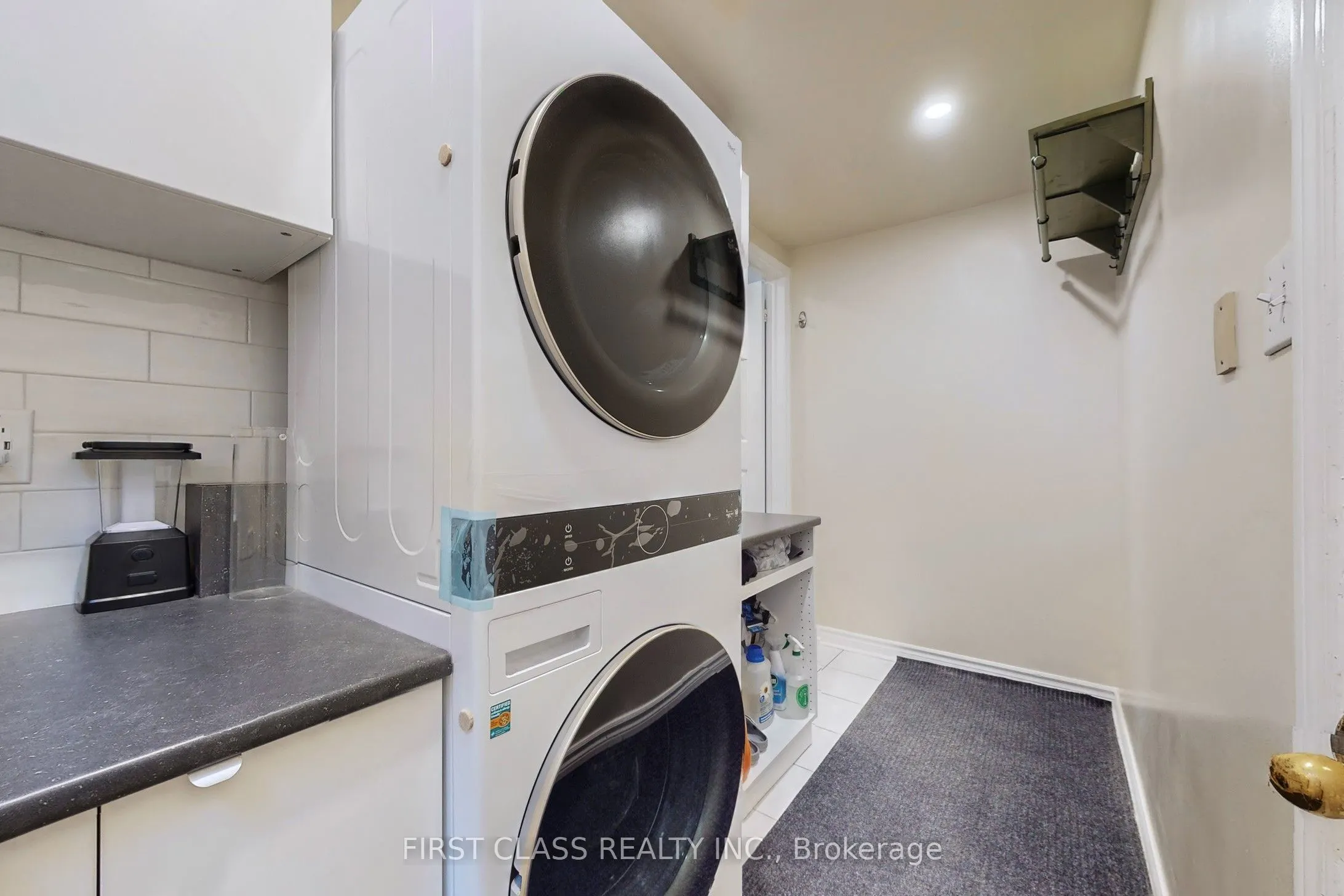 5244 Floral Hill Crescent