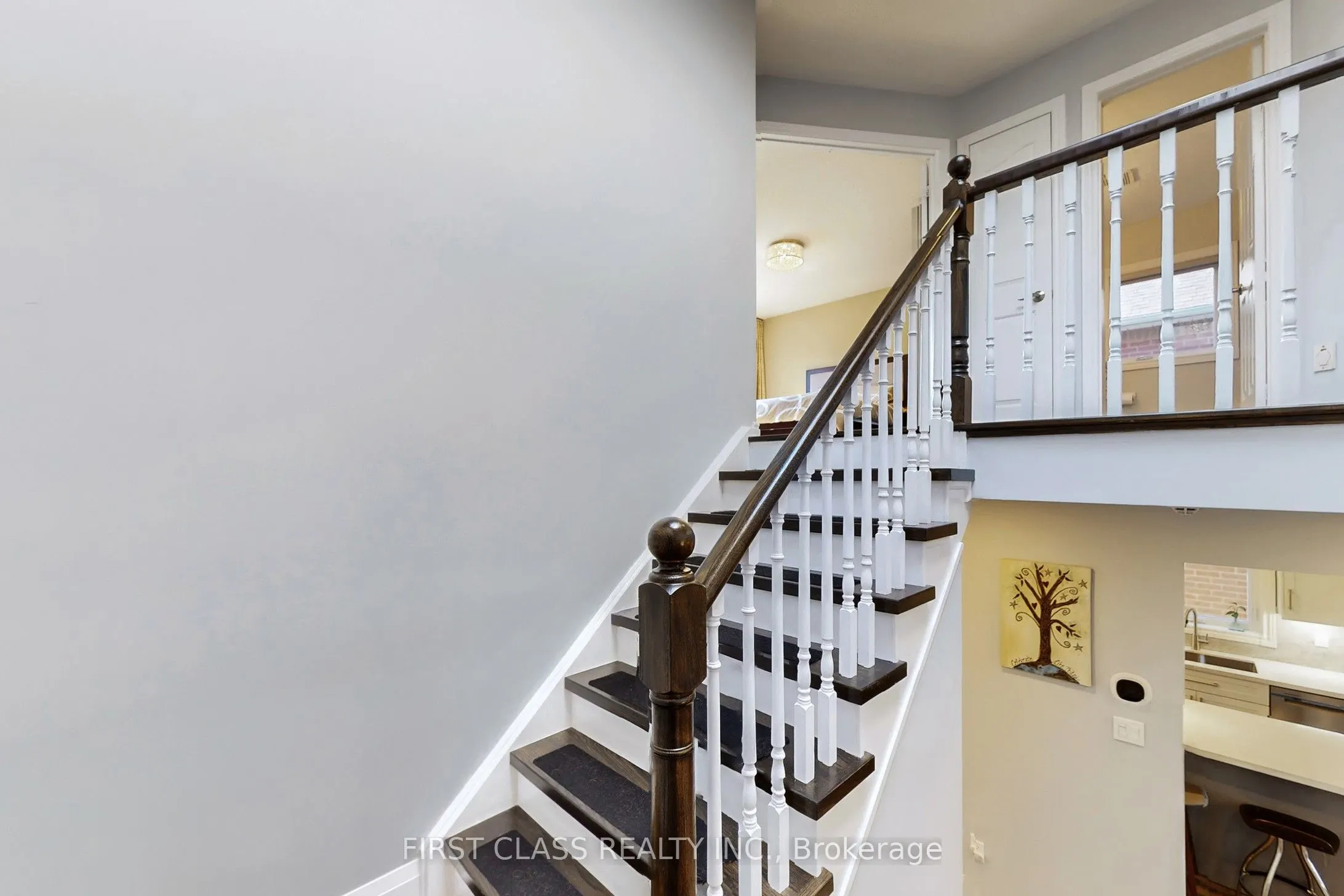 5244 Floral Hill Crescent