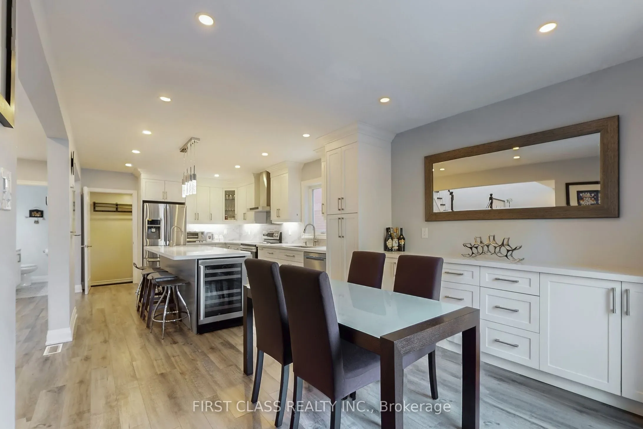 5244 Floral Hill Crescent