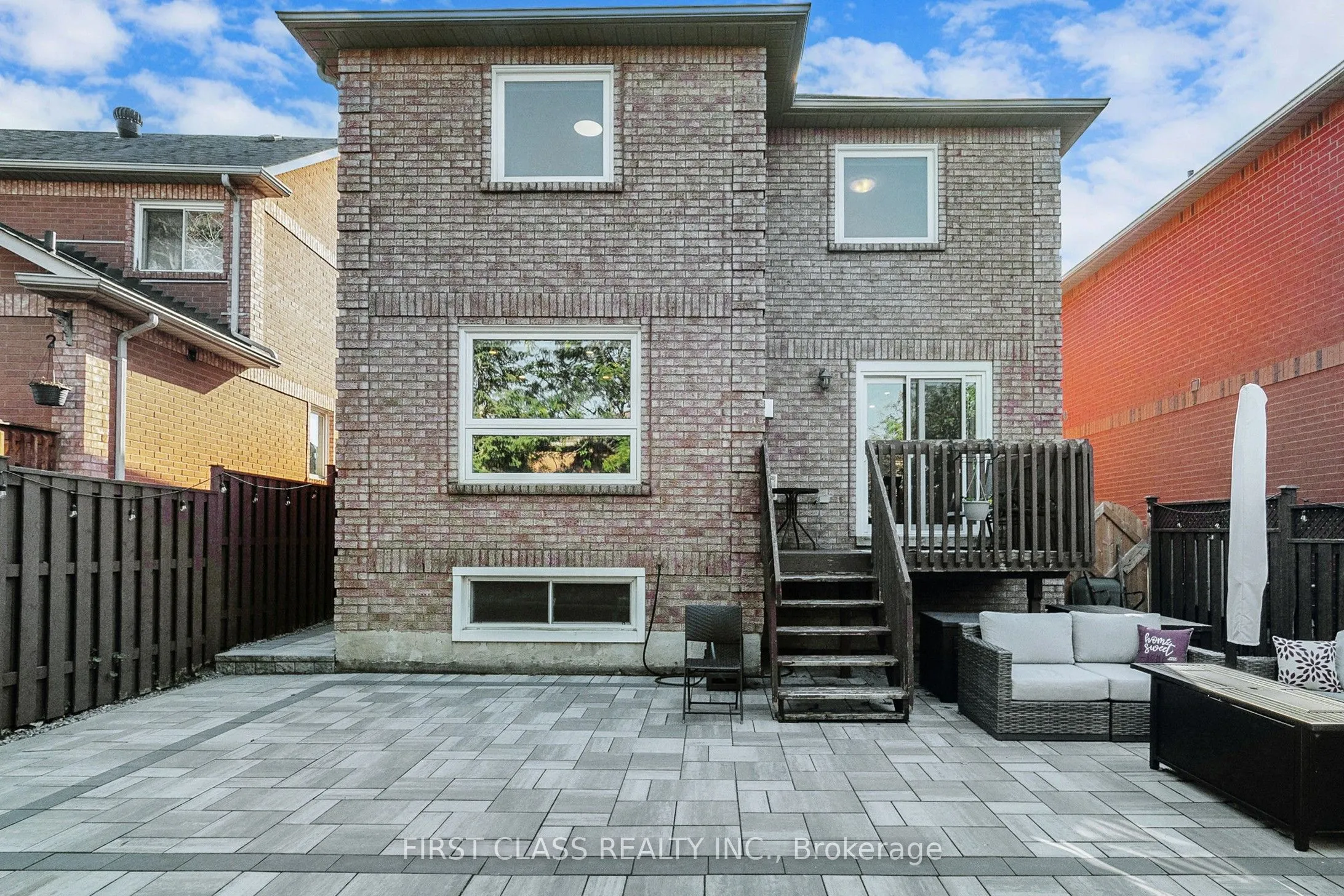 5244 Floral Hill Crescent
