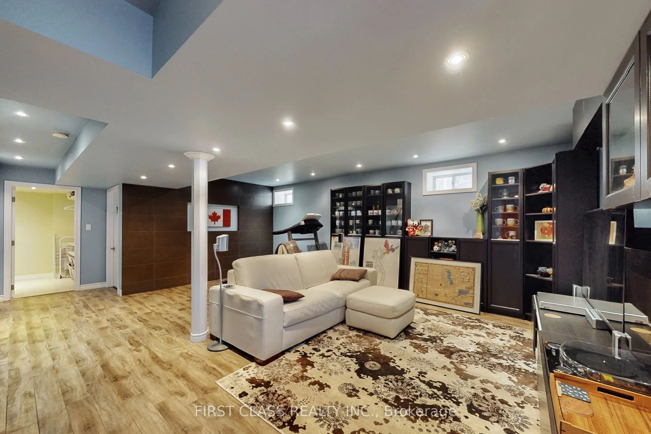 5244 Floral Hill Crescent