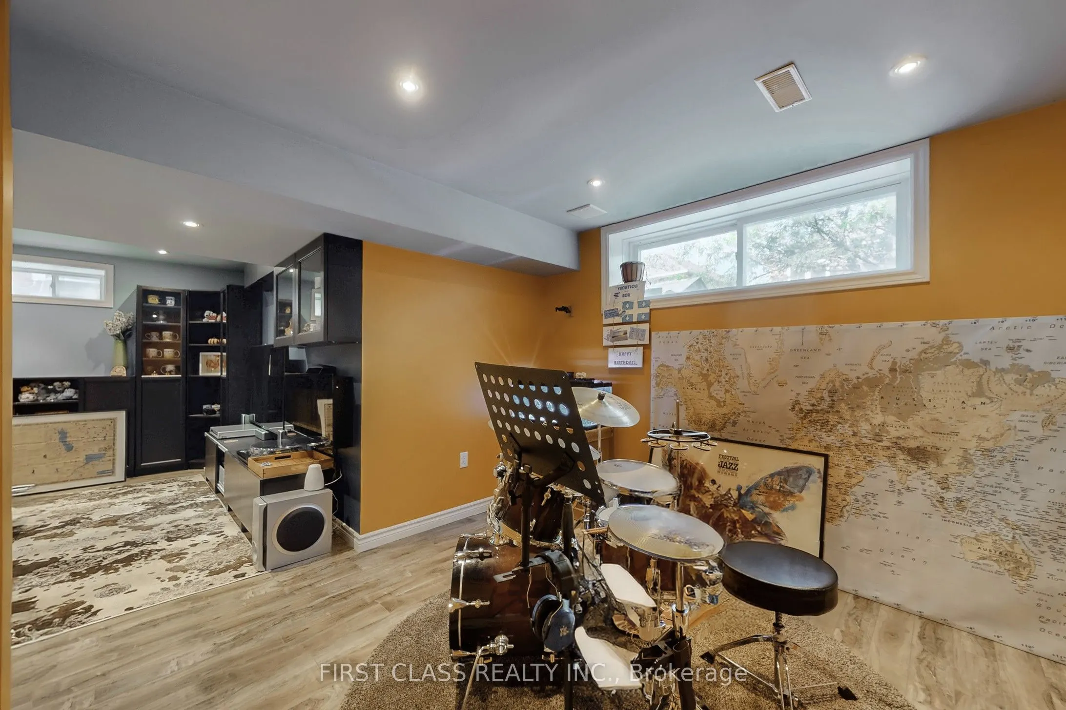 5244 Floral Hill Crescent