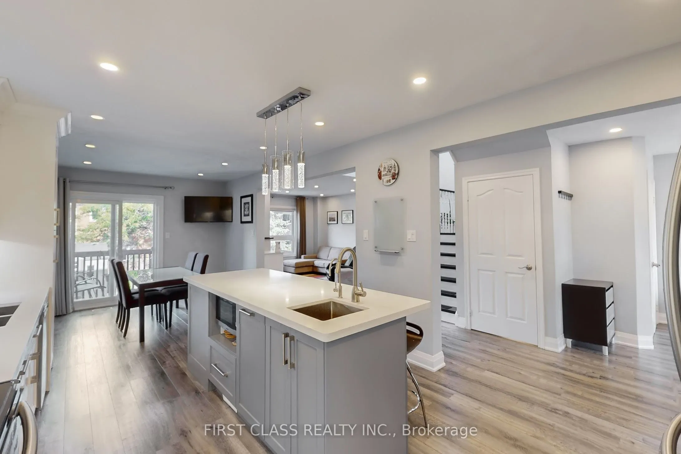 5244 Floral Hill Crescent