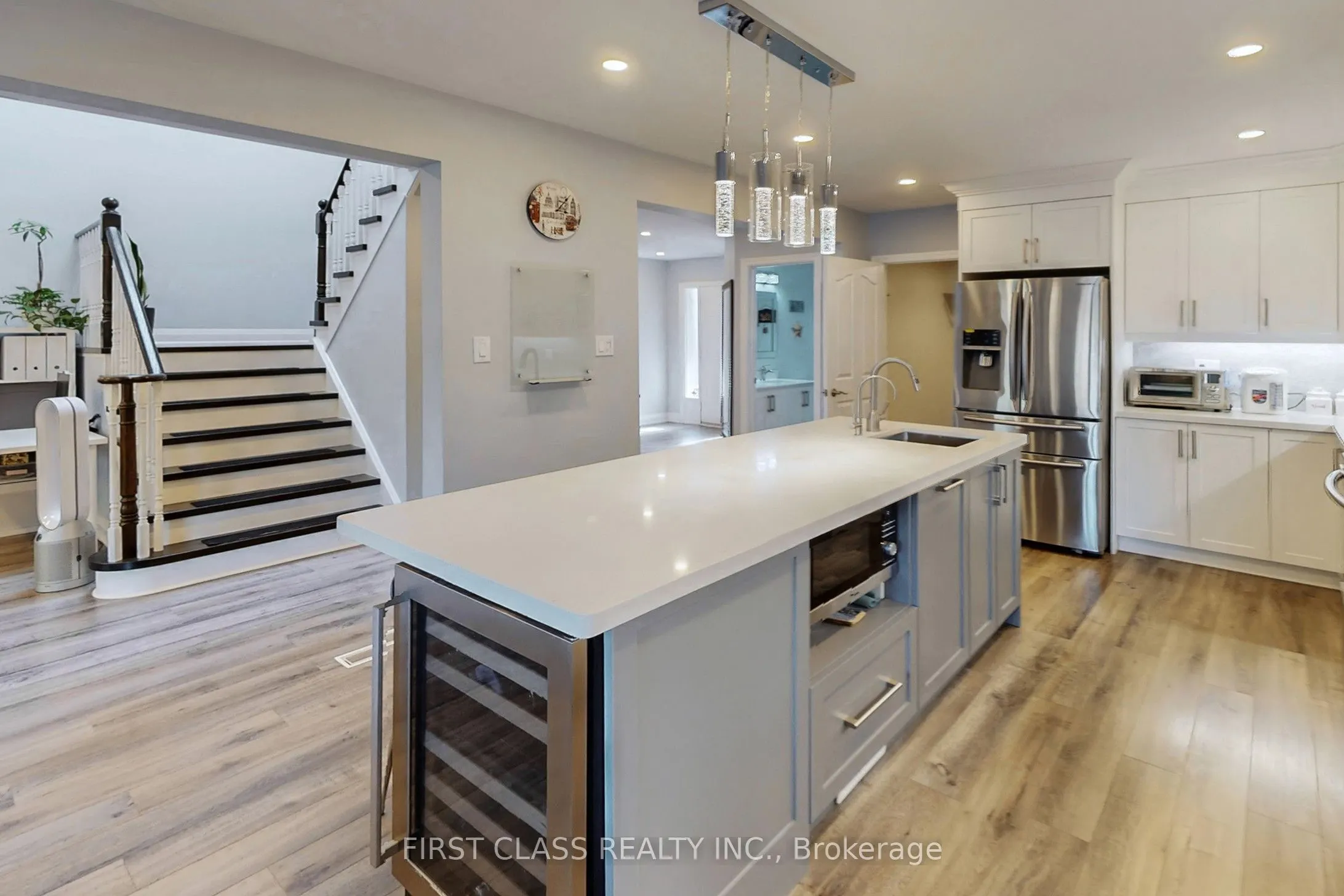 5244 Floral Hill Crescent