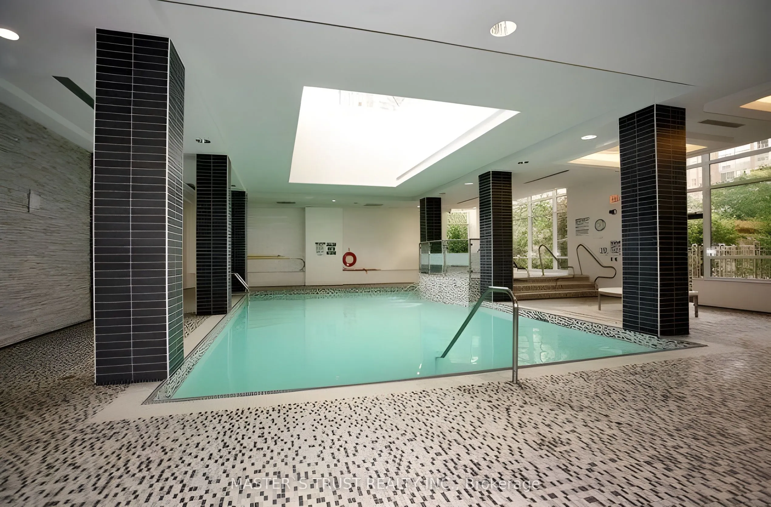 310 Burnhamthorpe Road W, #2512