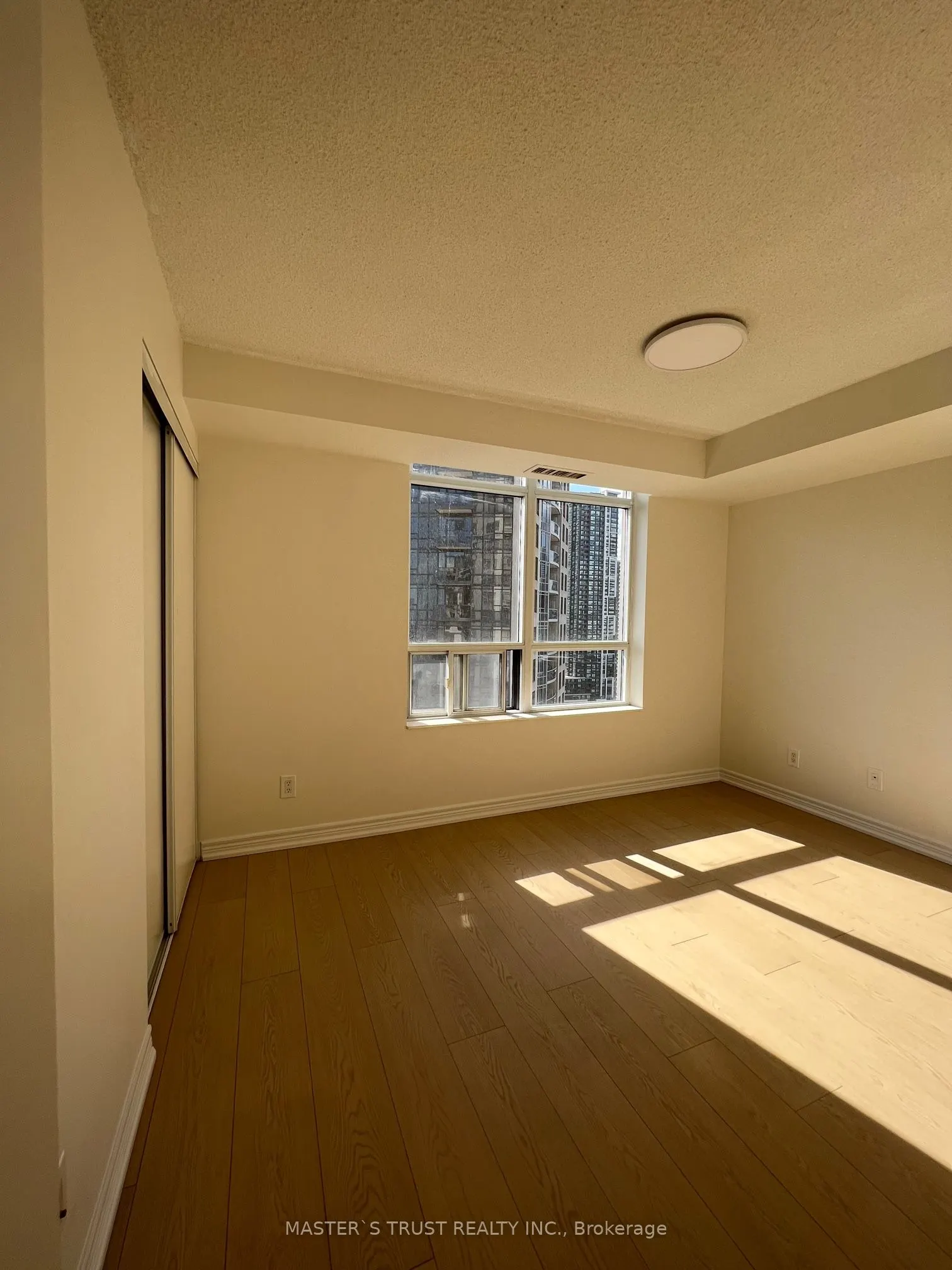 310 Burnhamthorpe Road W, #2512
