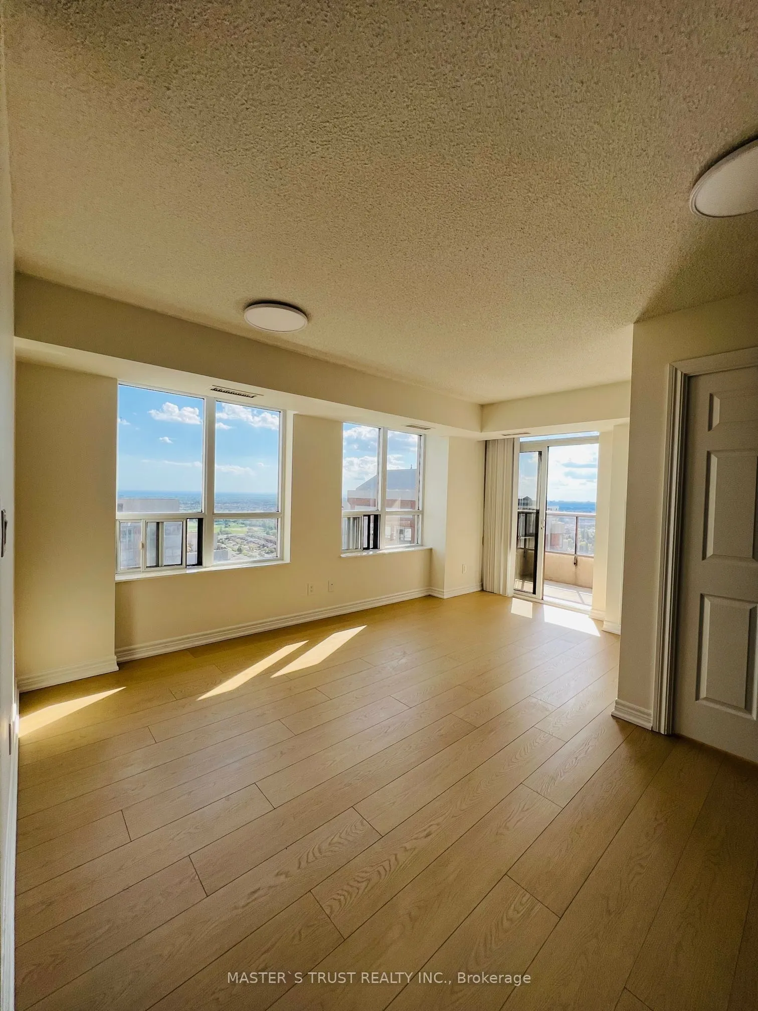 310 Burnhamthorpe Road W, #2512