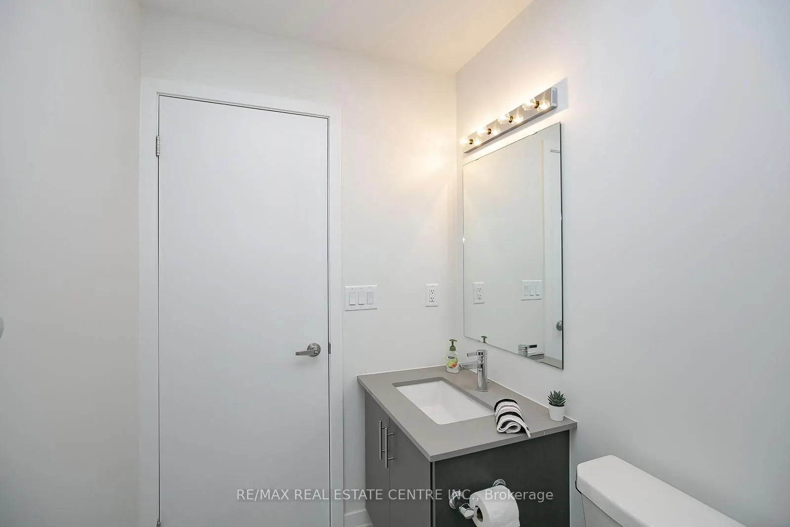 3556 Colonial Drive, #4