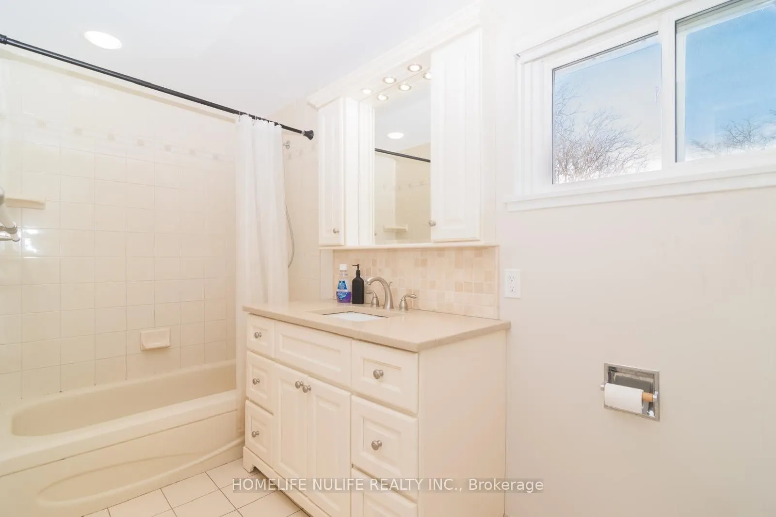 1805 Pattinson Crescent