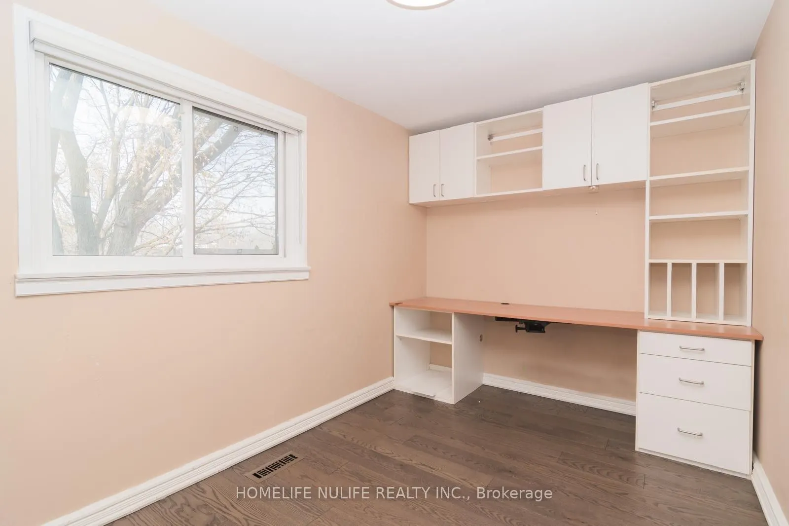 1805 Pattinson Crescent