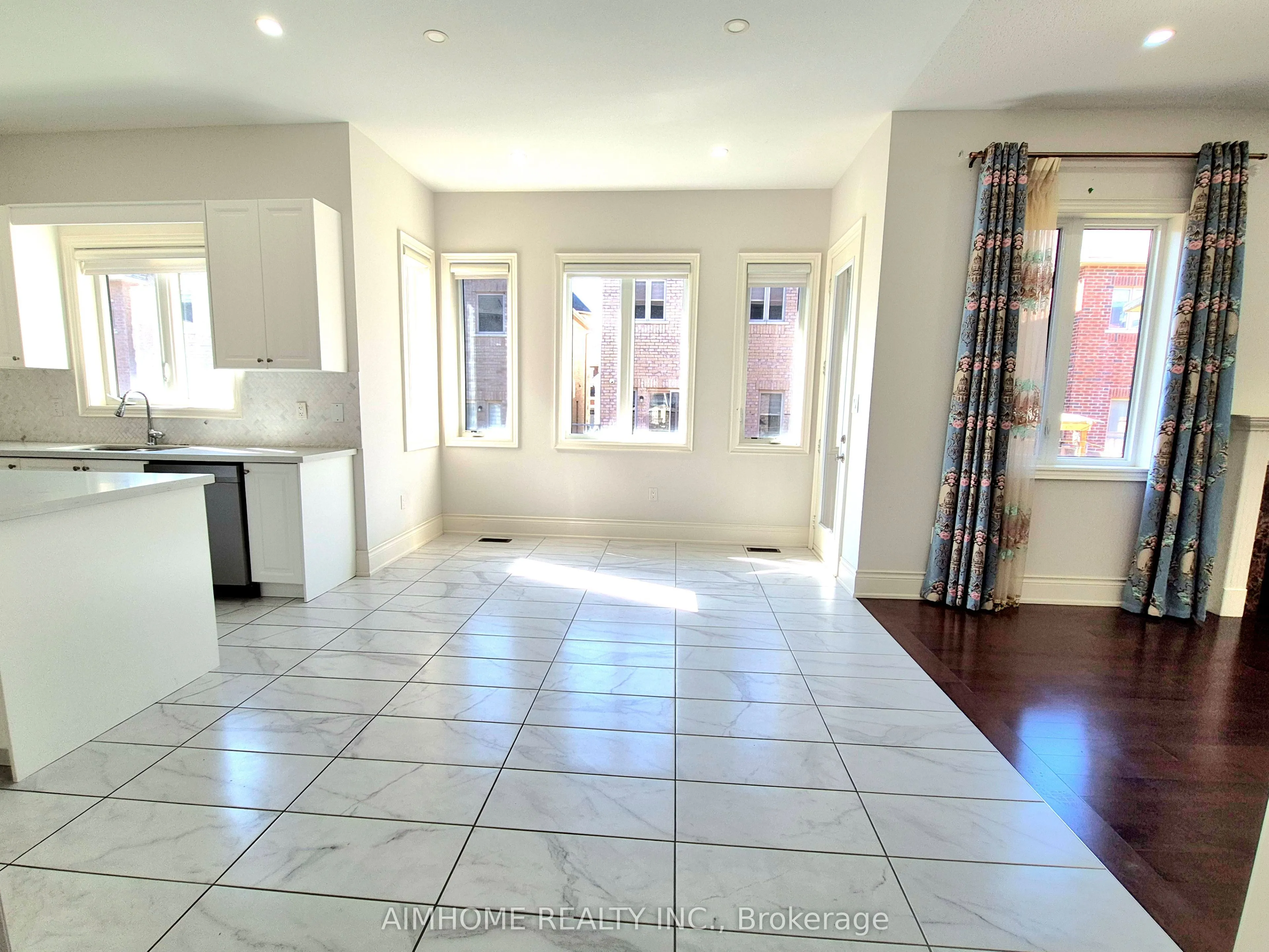 3192 Meadow Marsh Crescent