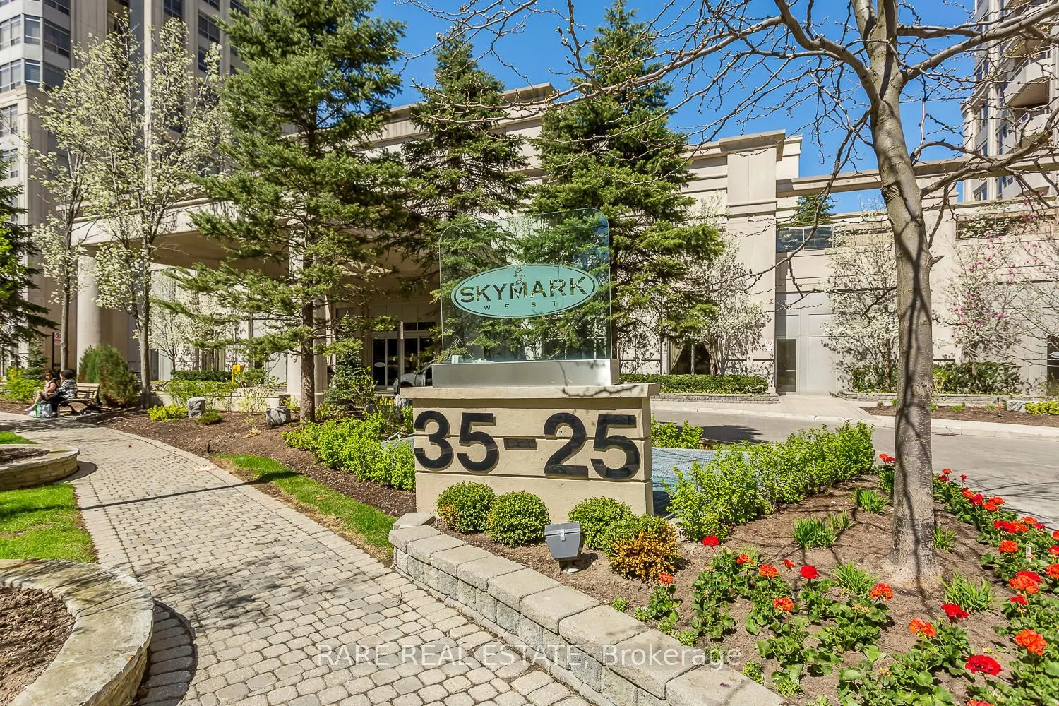 25 Kingsbridge Garden Circle, #TPH6