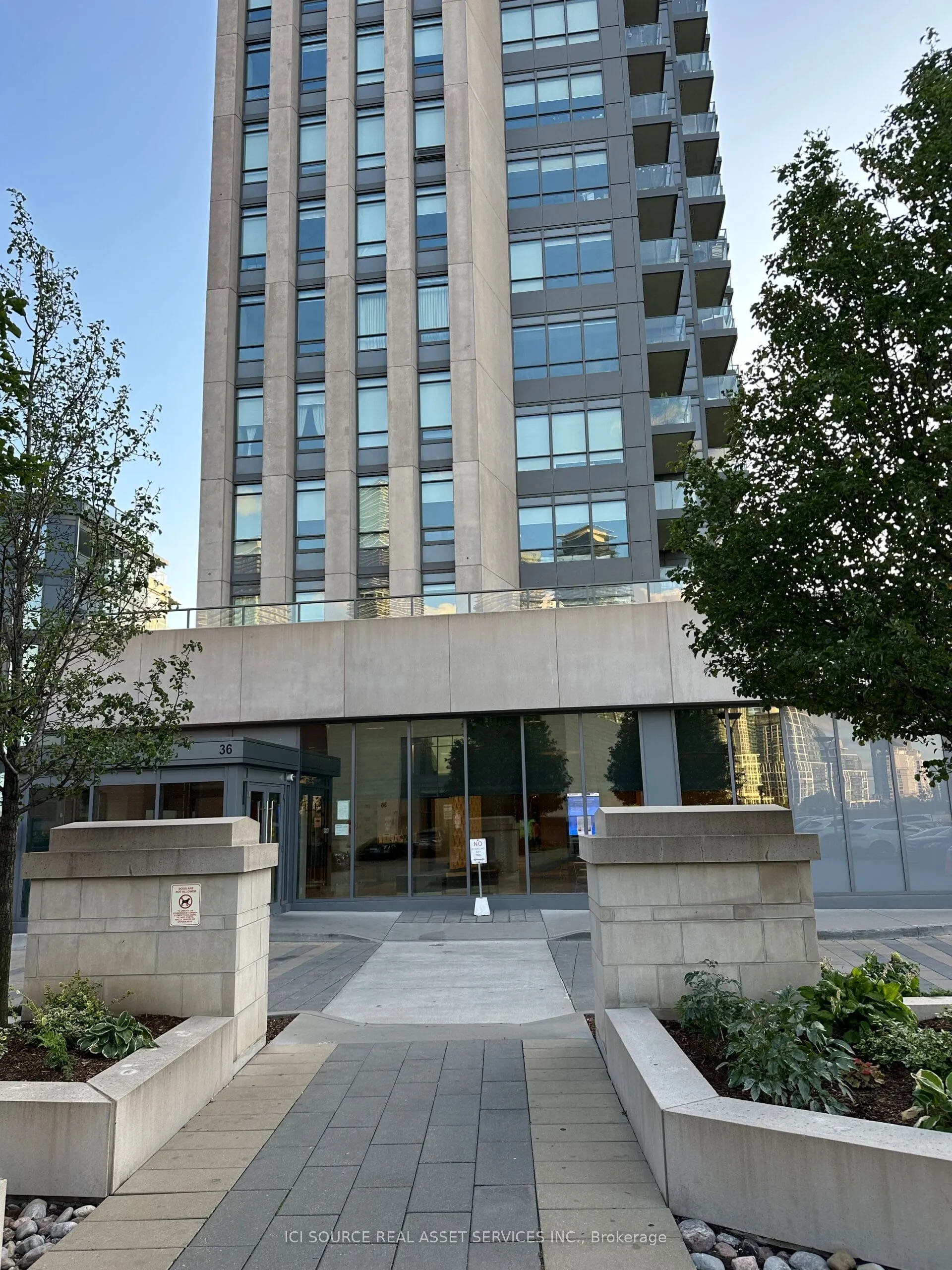 36 Park Lawn Road, #304