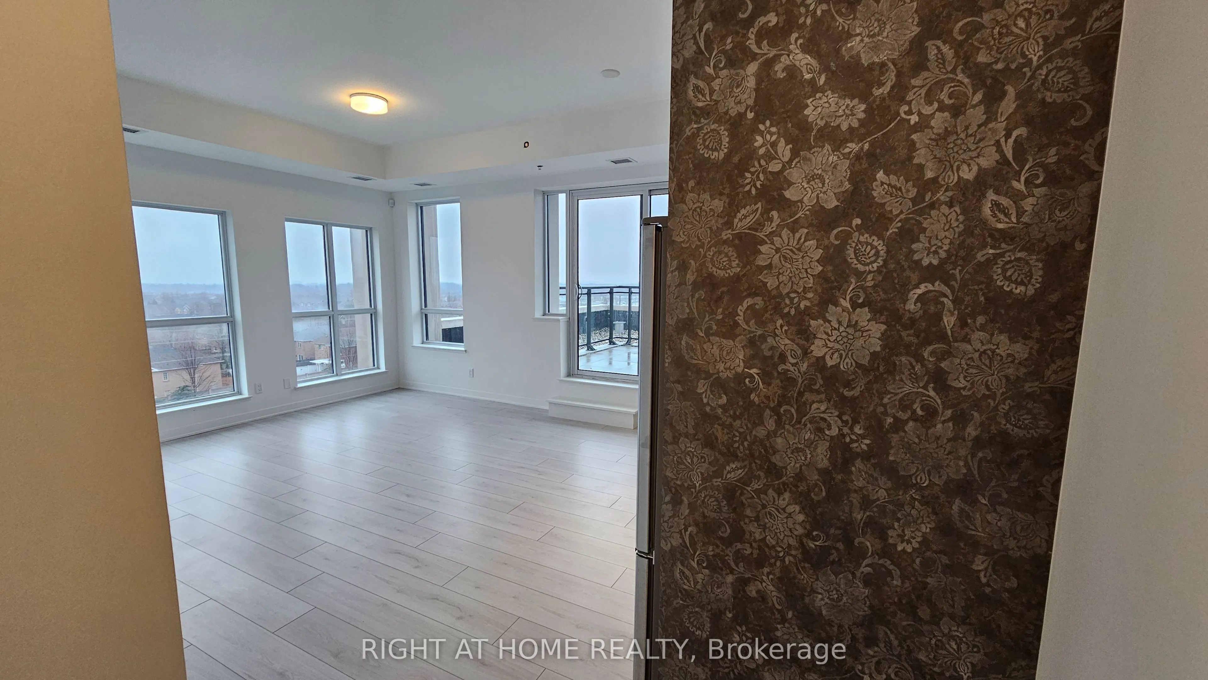 405 Dundas Street W, #530
