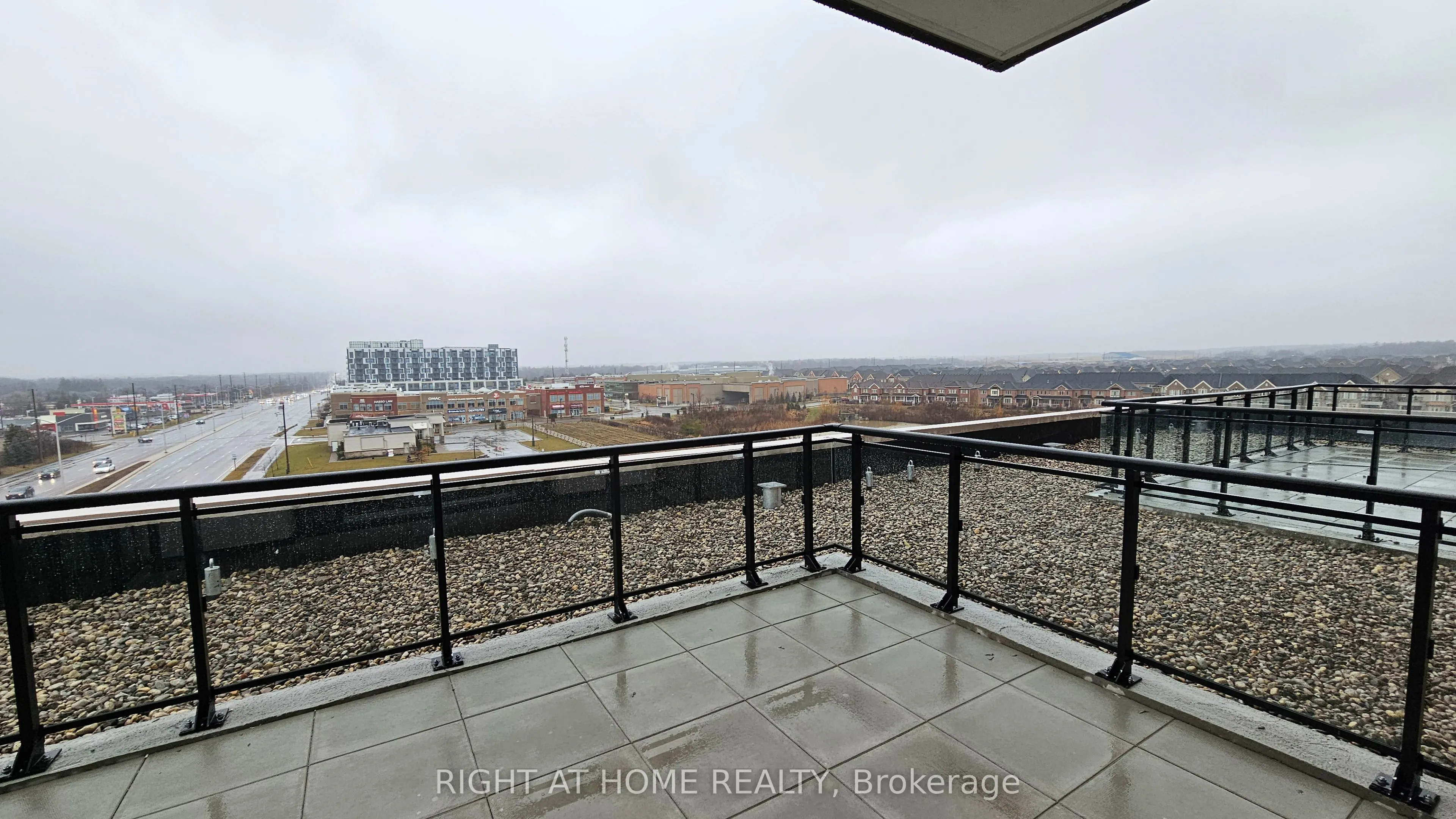 405 Dundas Street W, #530