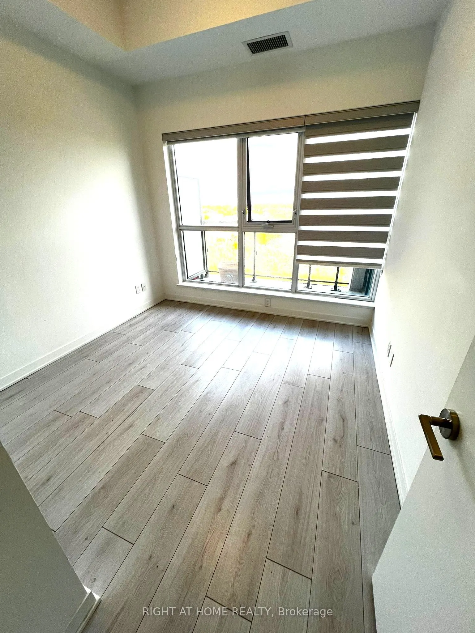 405 Dundas Street W, #530