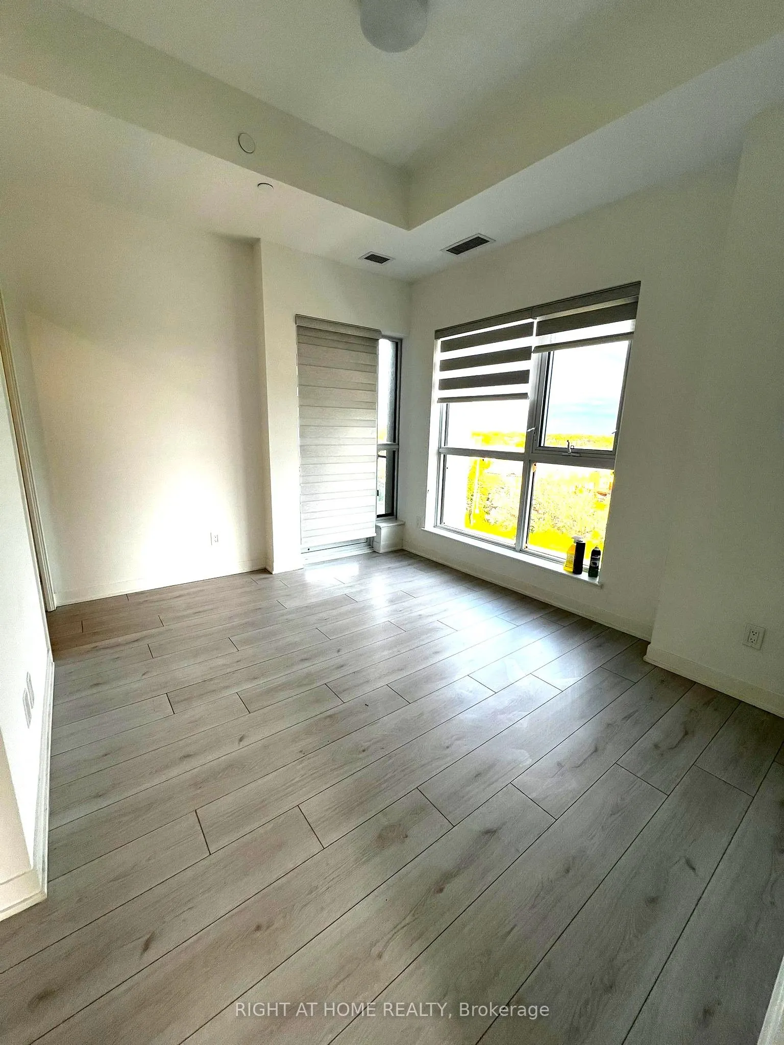 405 Dundas Street W, #530