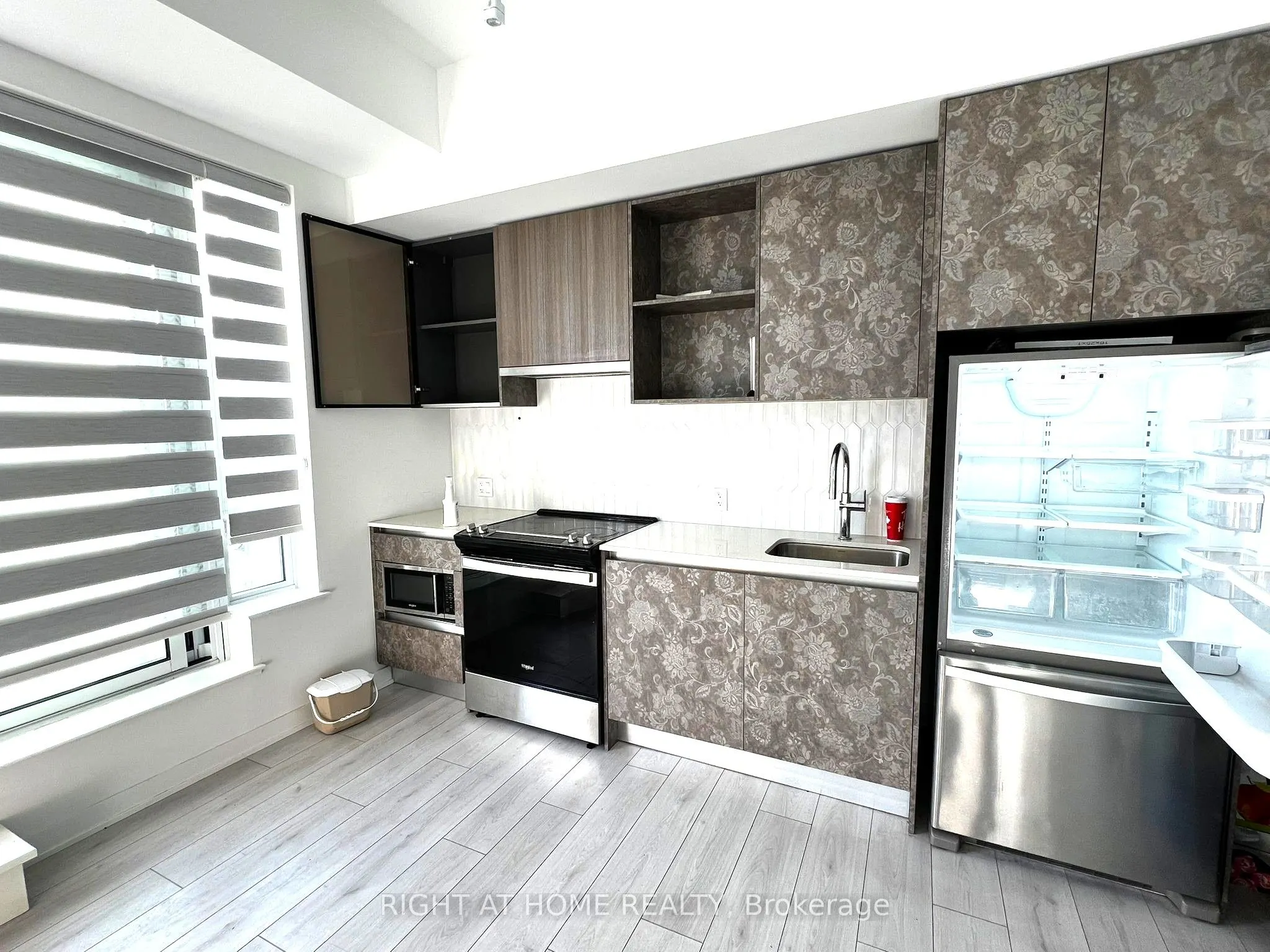 405 Dundas Street W, #530