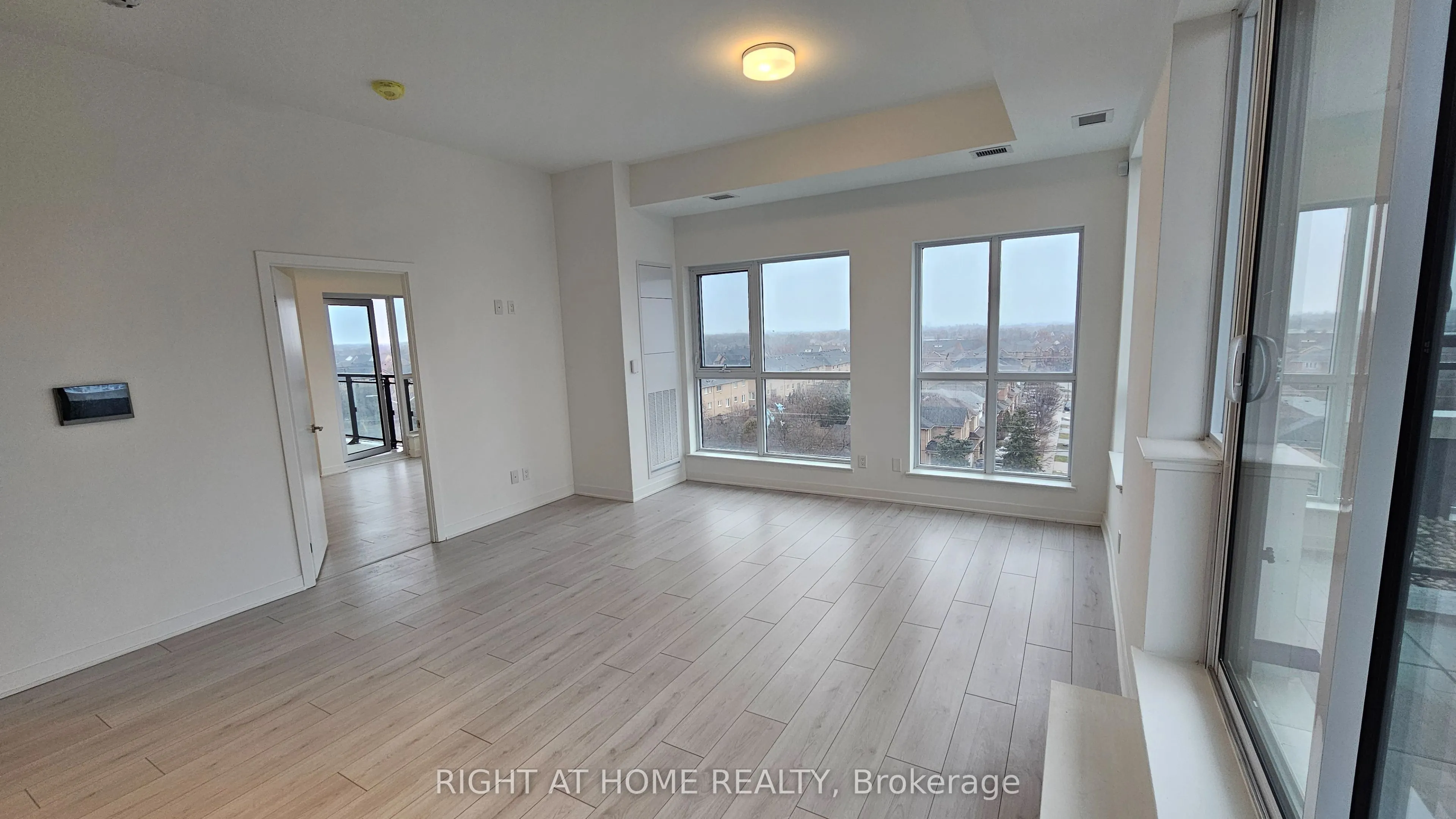 405 Dundas Street W, #530