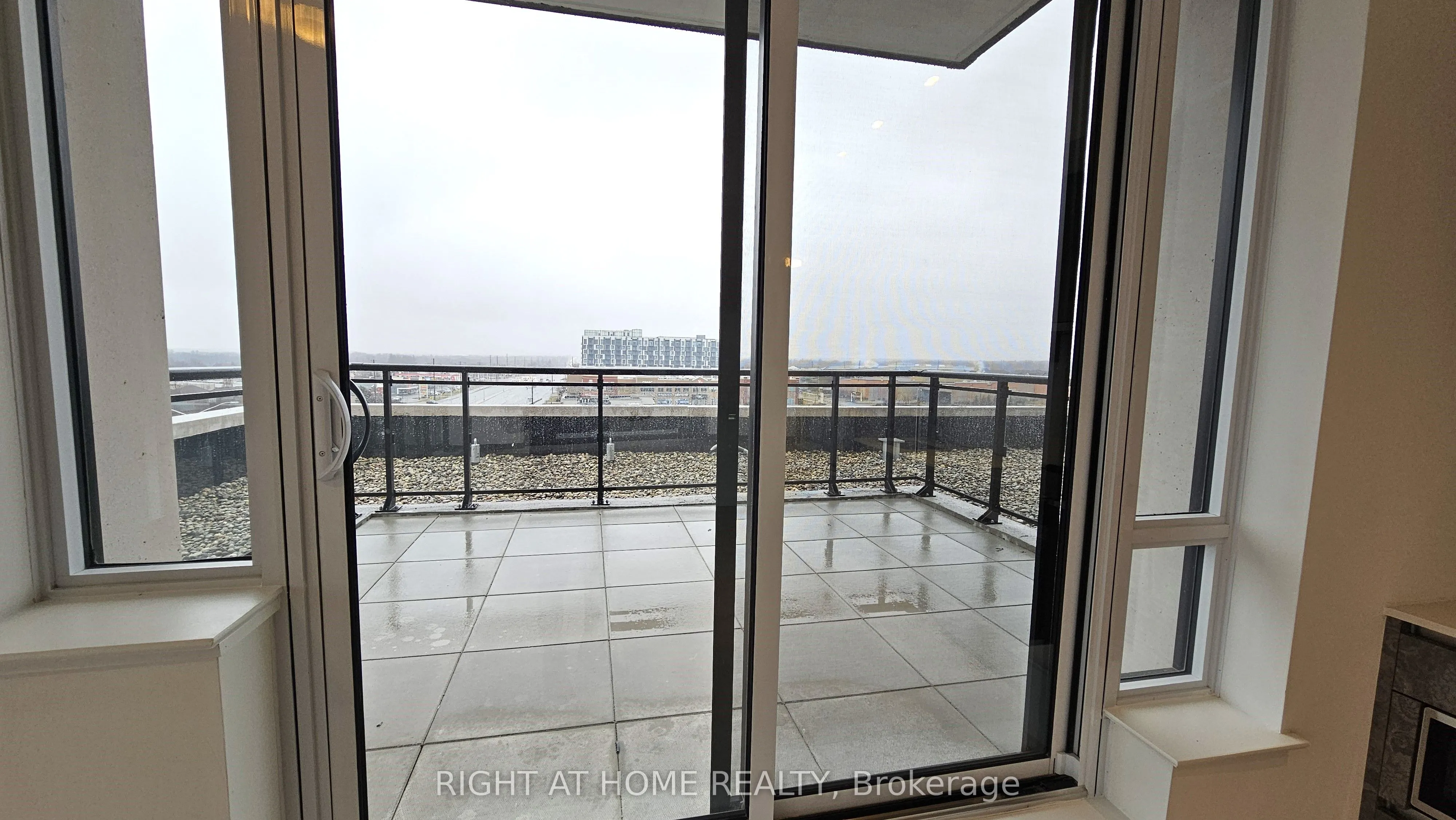 405 Dundas Street W, #530