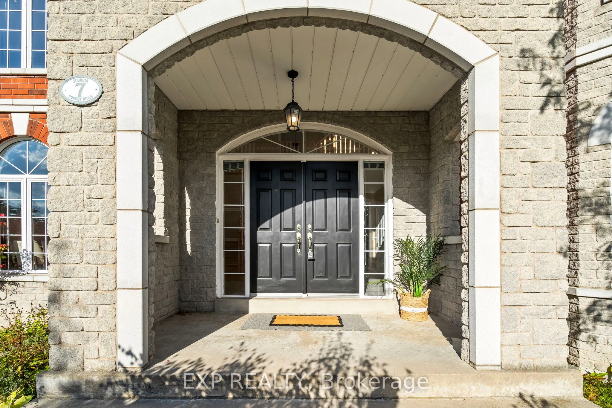 7 Forest Ridge Crescent