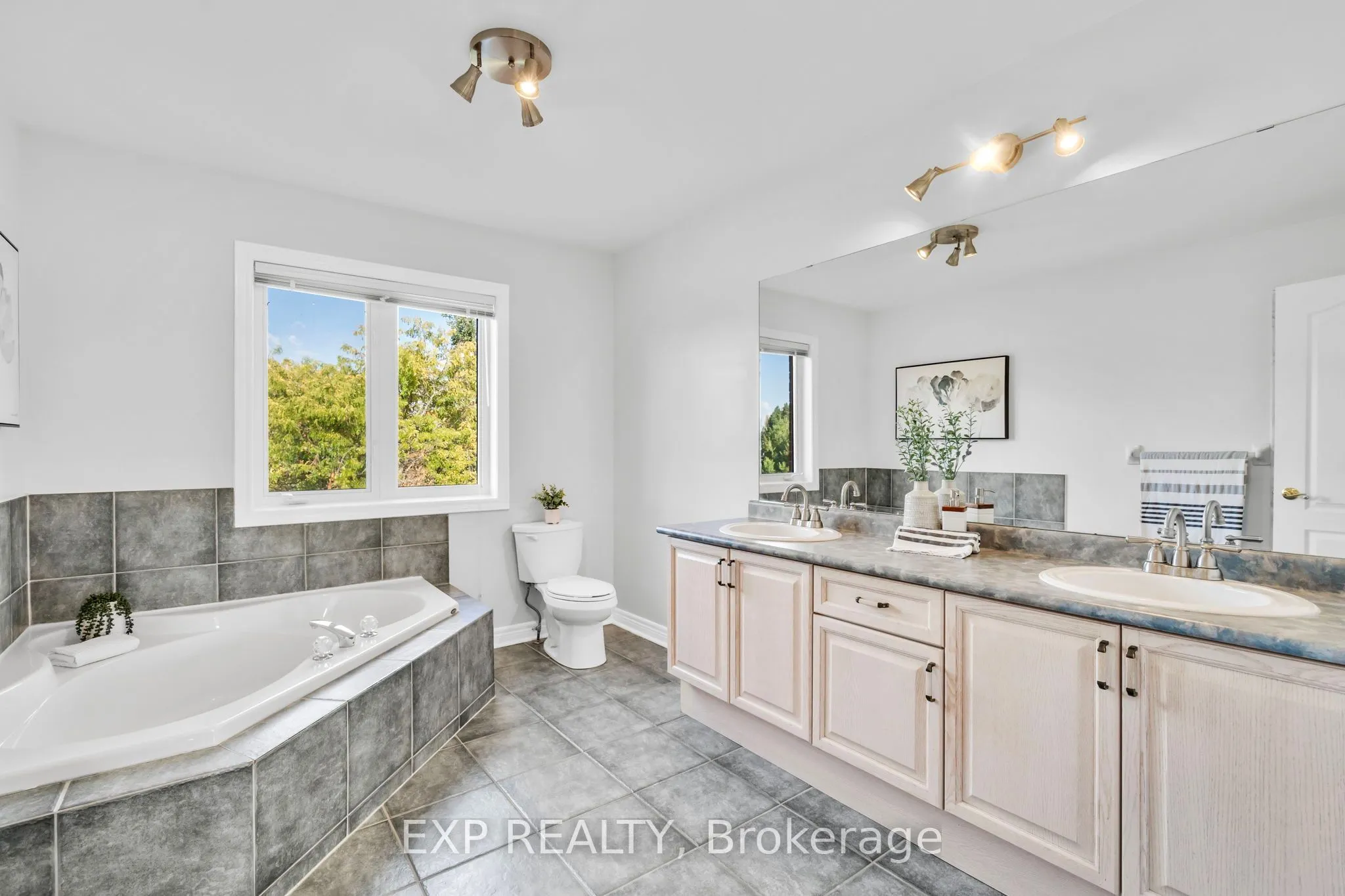 7 Forest Ridge Crescent