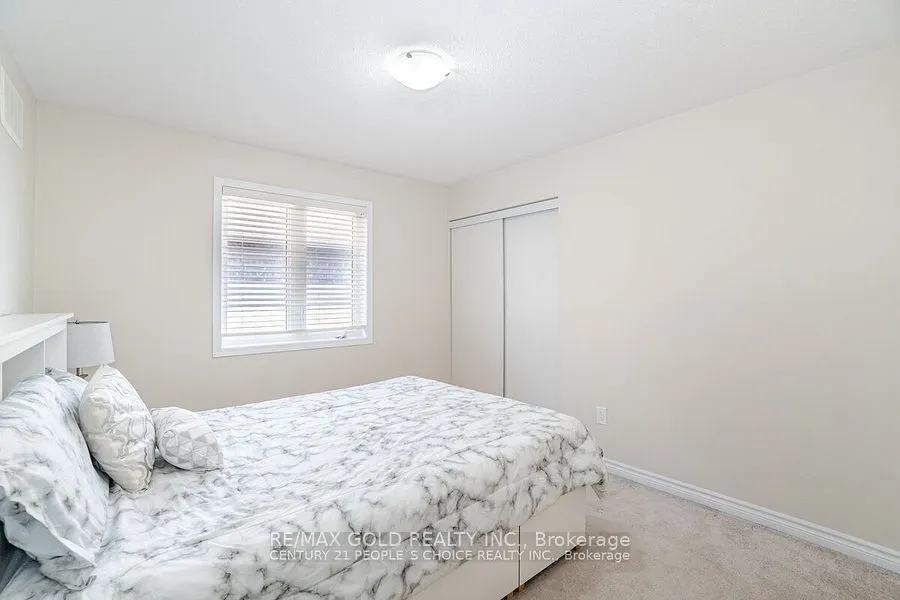 47 Stedford Crescent