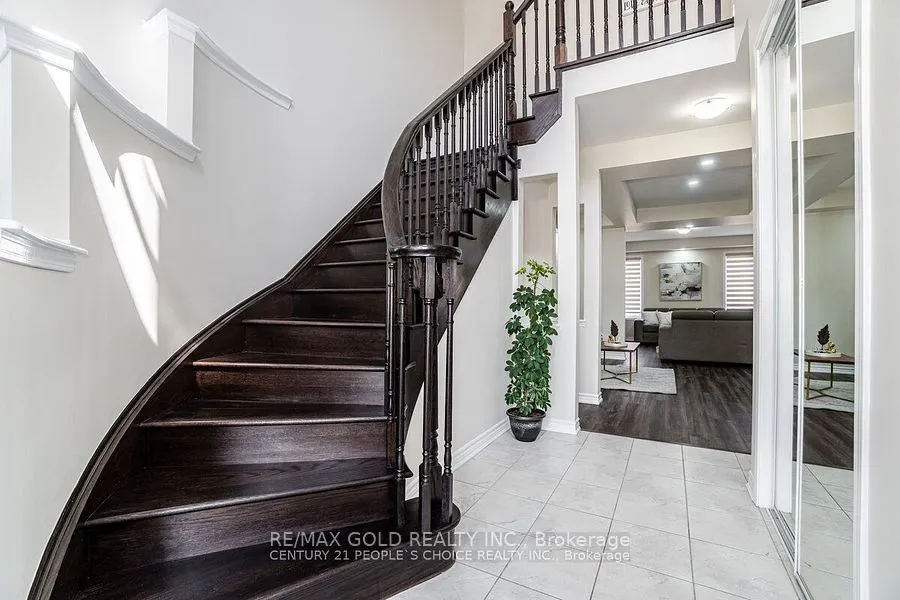 47 Stedford Crescent