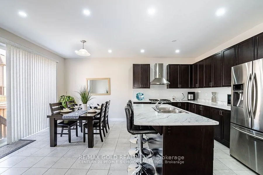 47 Stedford Crescent
