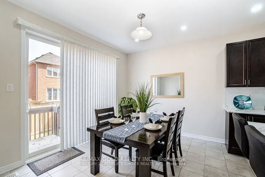 47 Stedford Crescent