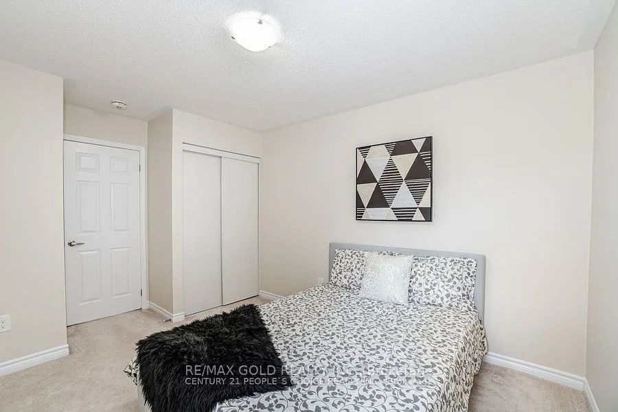 47 Stedford Crescent