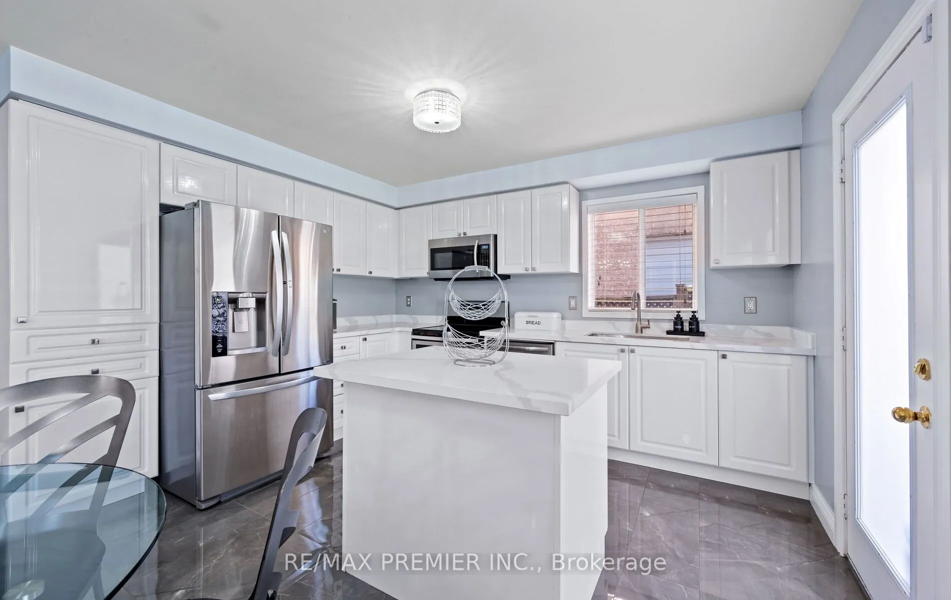 49 Fallstar Crescent