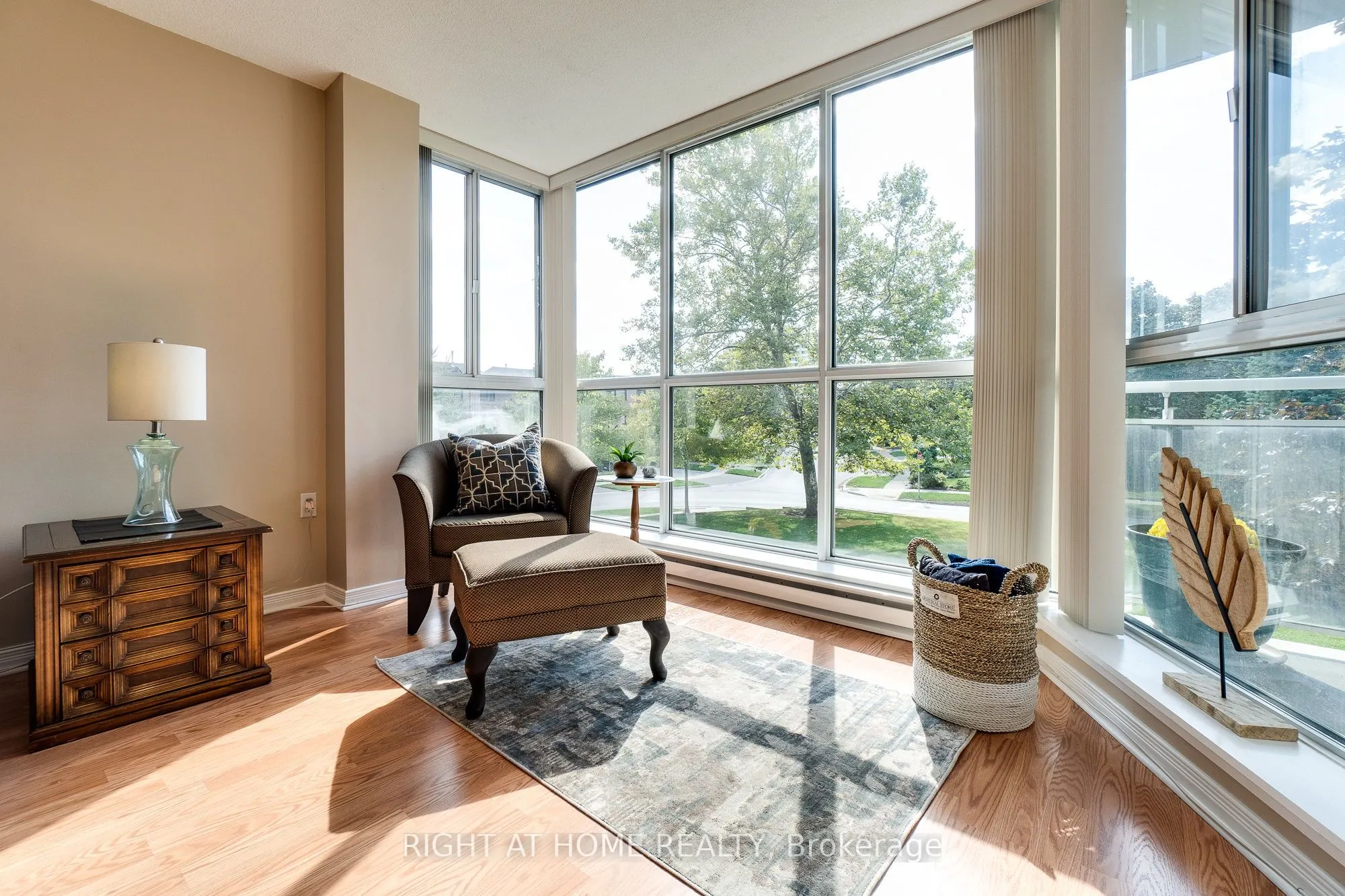 1071 Queens Avenue, #202