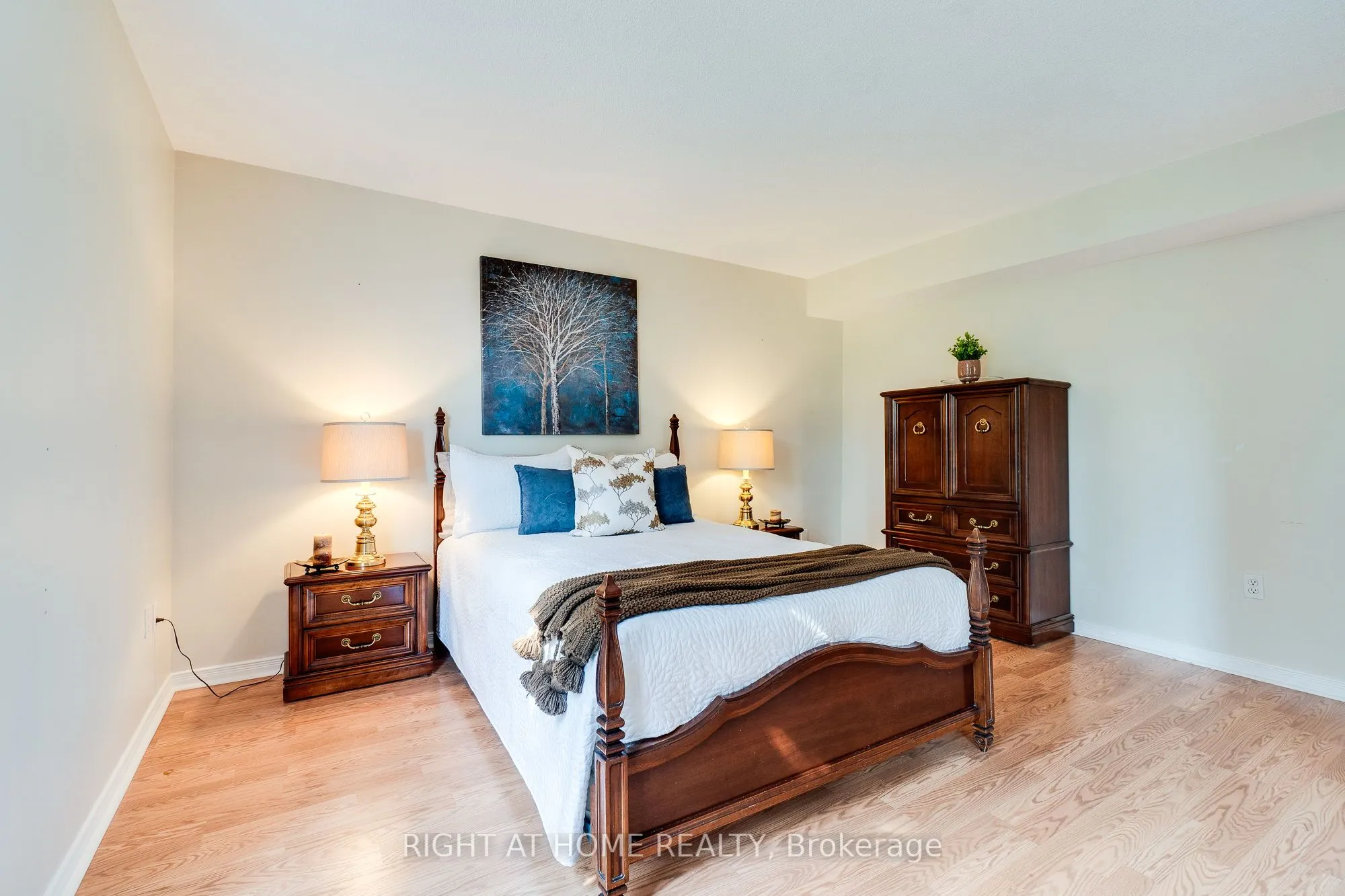 1071 Queens Avenue, #202