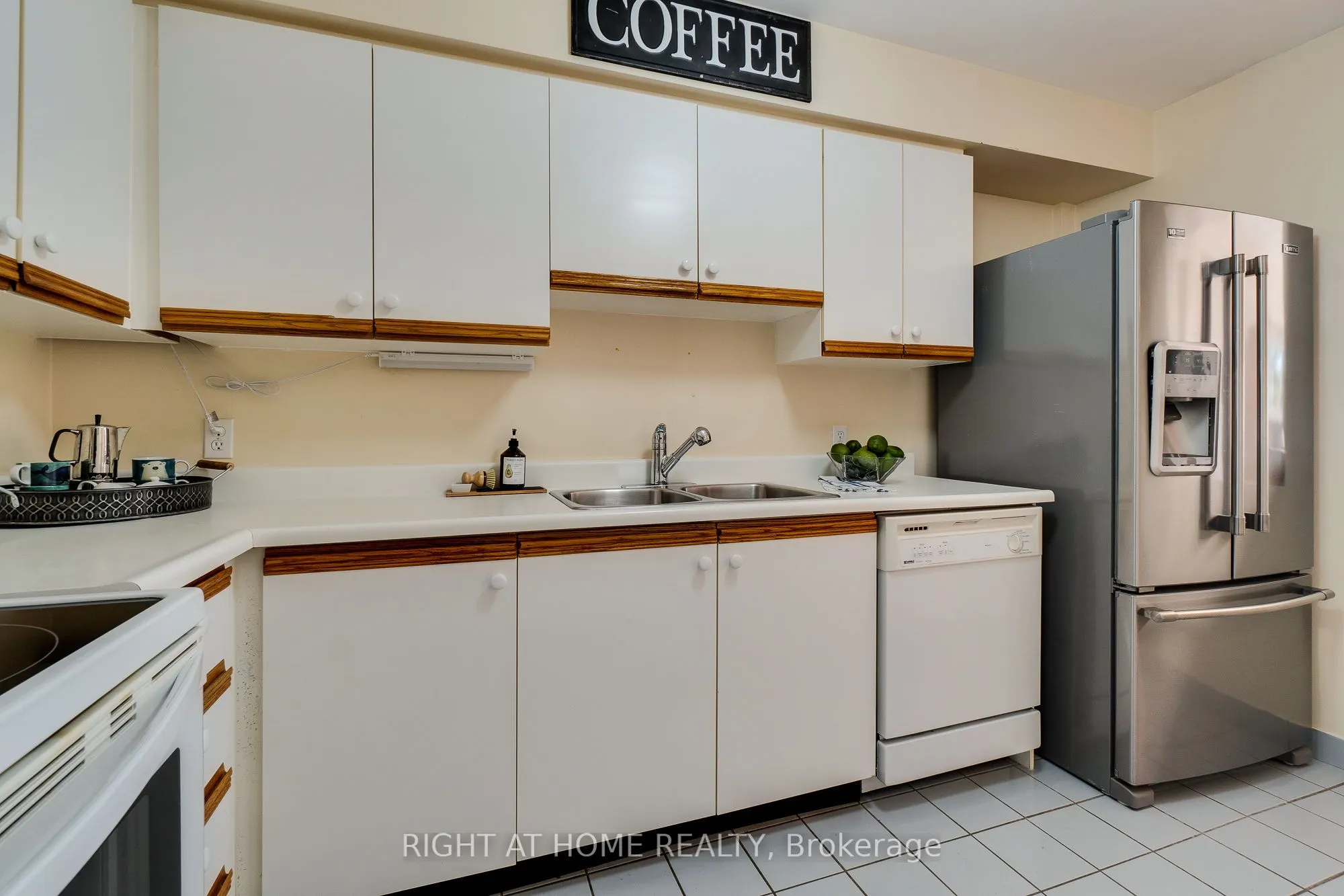 1071 Queens Avenue, #202