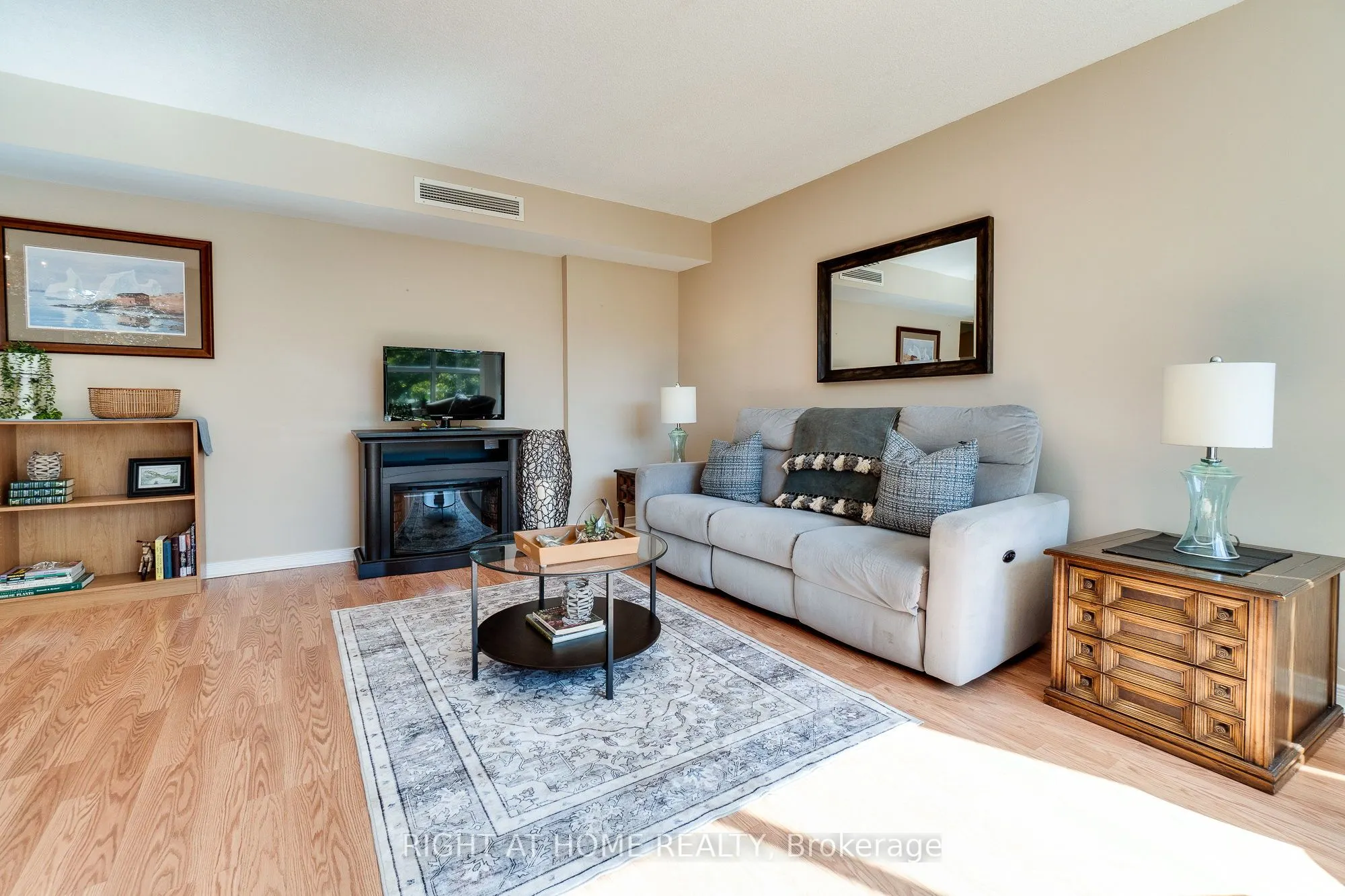 1071 Queens Avenue, #202
