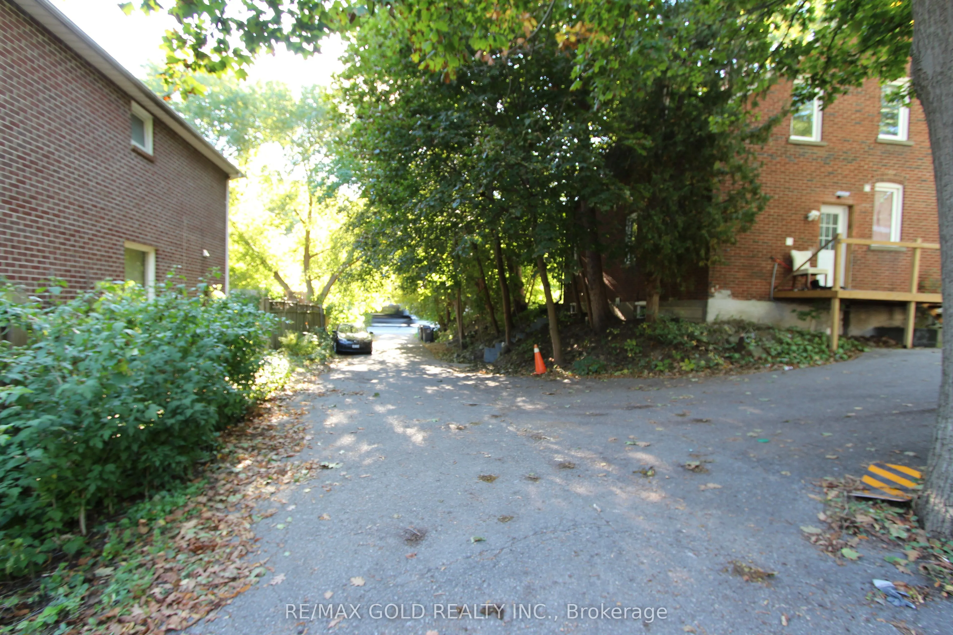 961 Lakeshore Road W