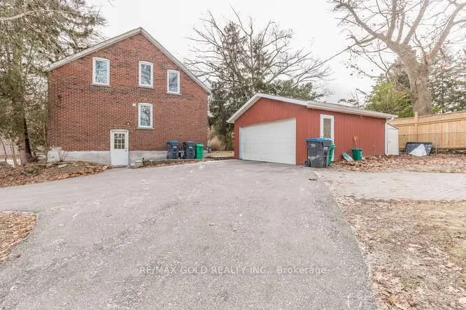 961 Lakeshore Road W
