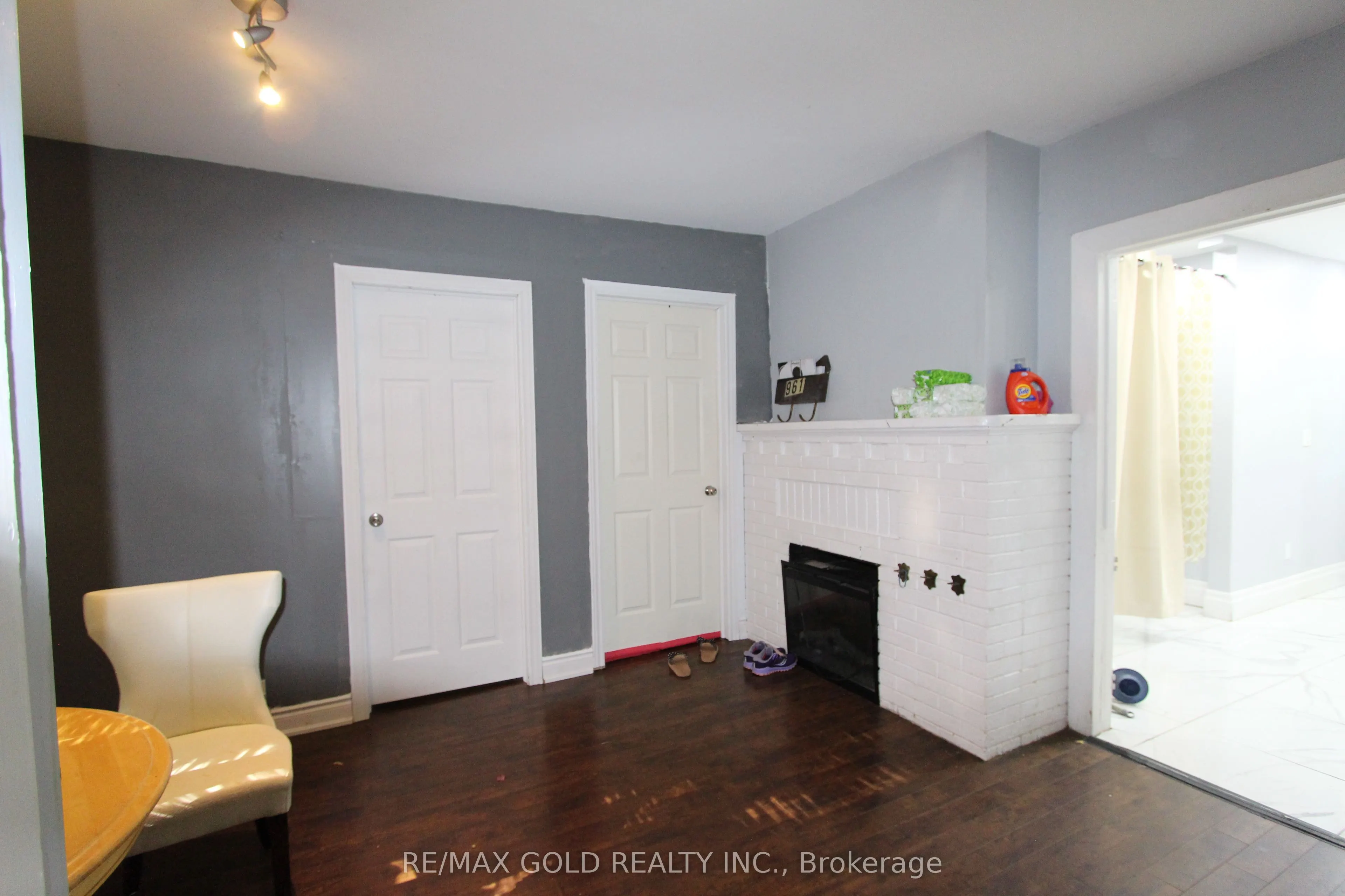 961 Lakeshore Road W