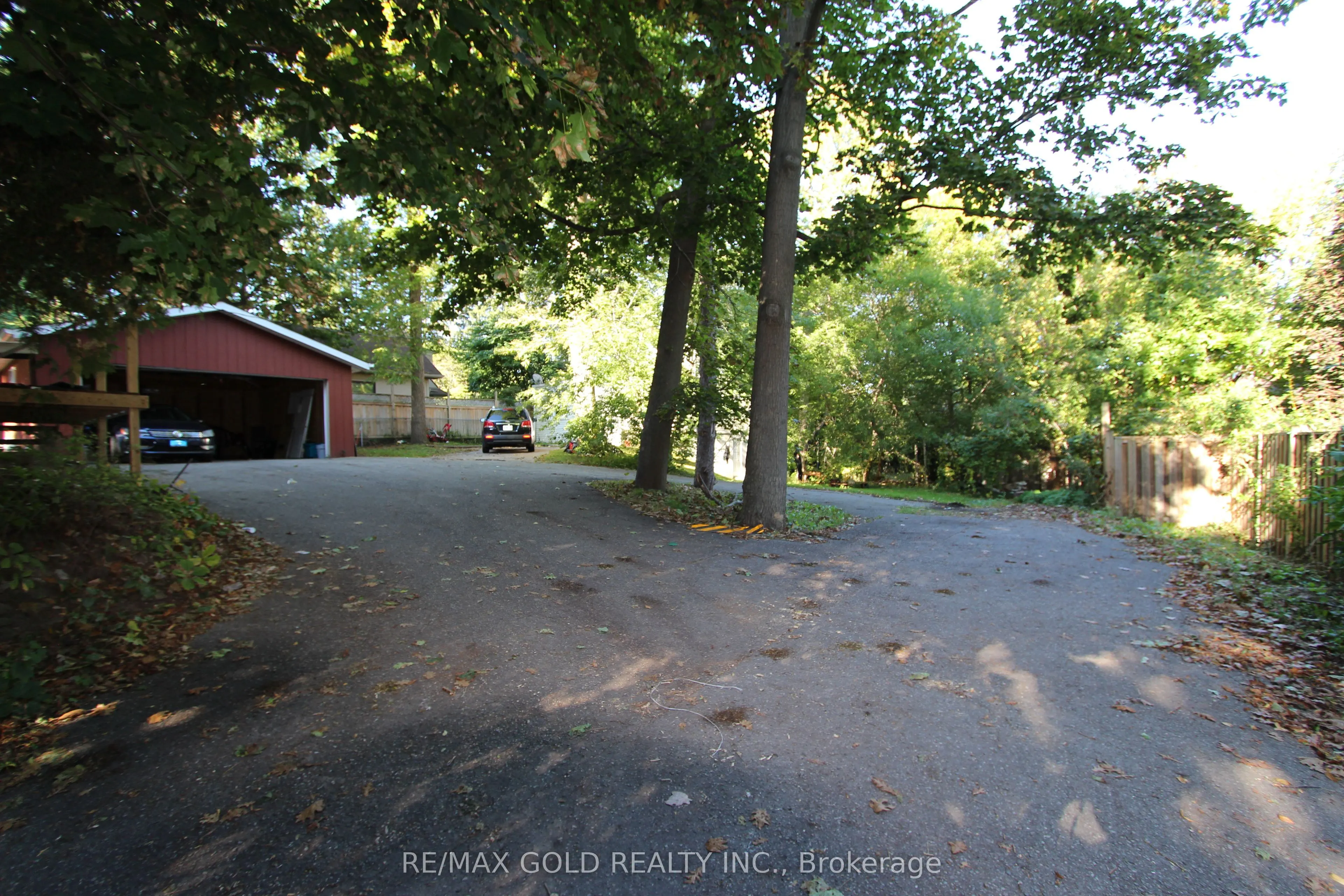961 Lakeshore Road W
