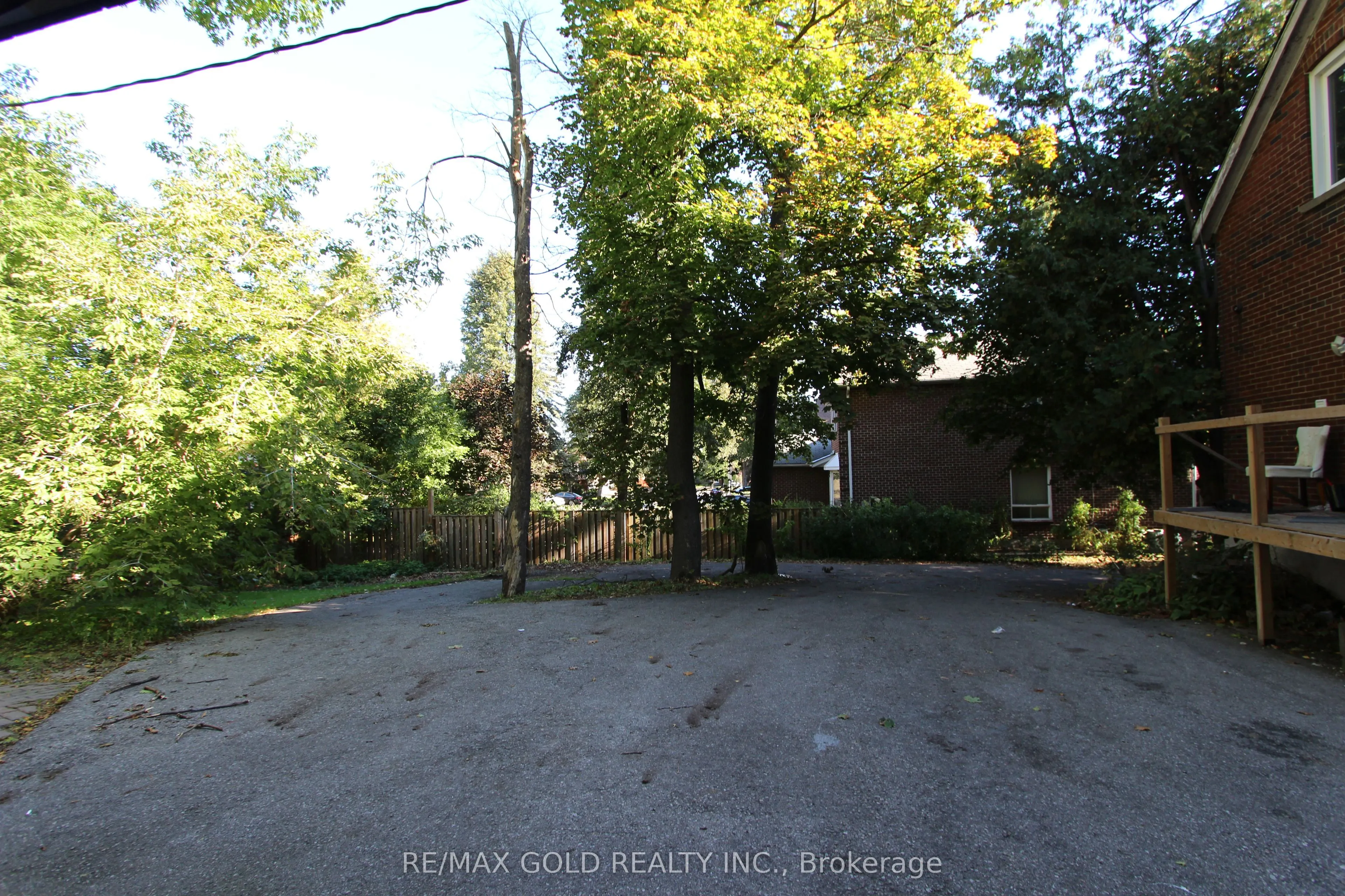 961 Lakeshore Road W